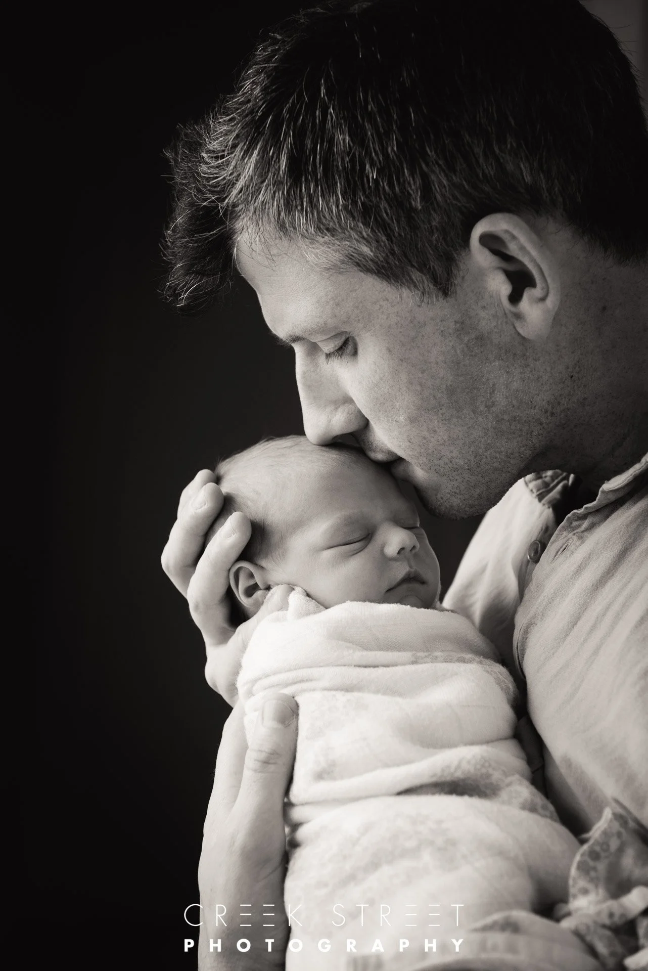 relaxed newborn photography shoot.jpg