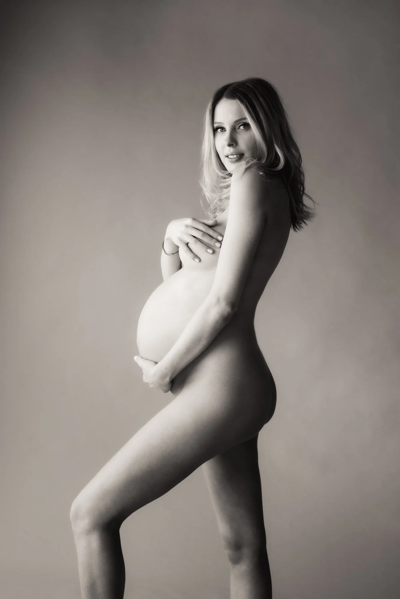 sexy nude maternity photoshoot of woman in Sydney studio