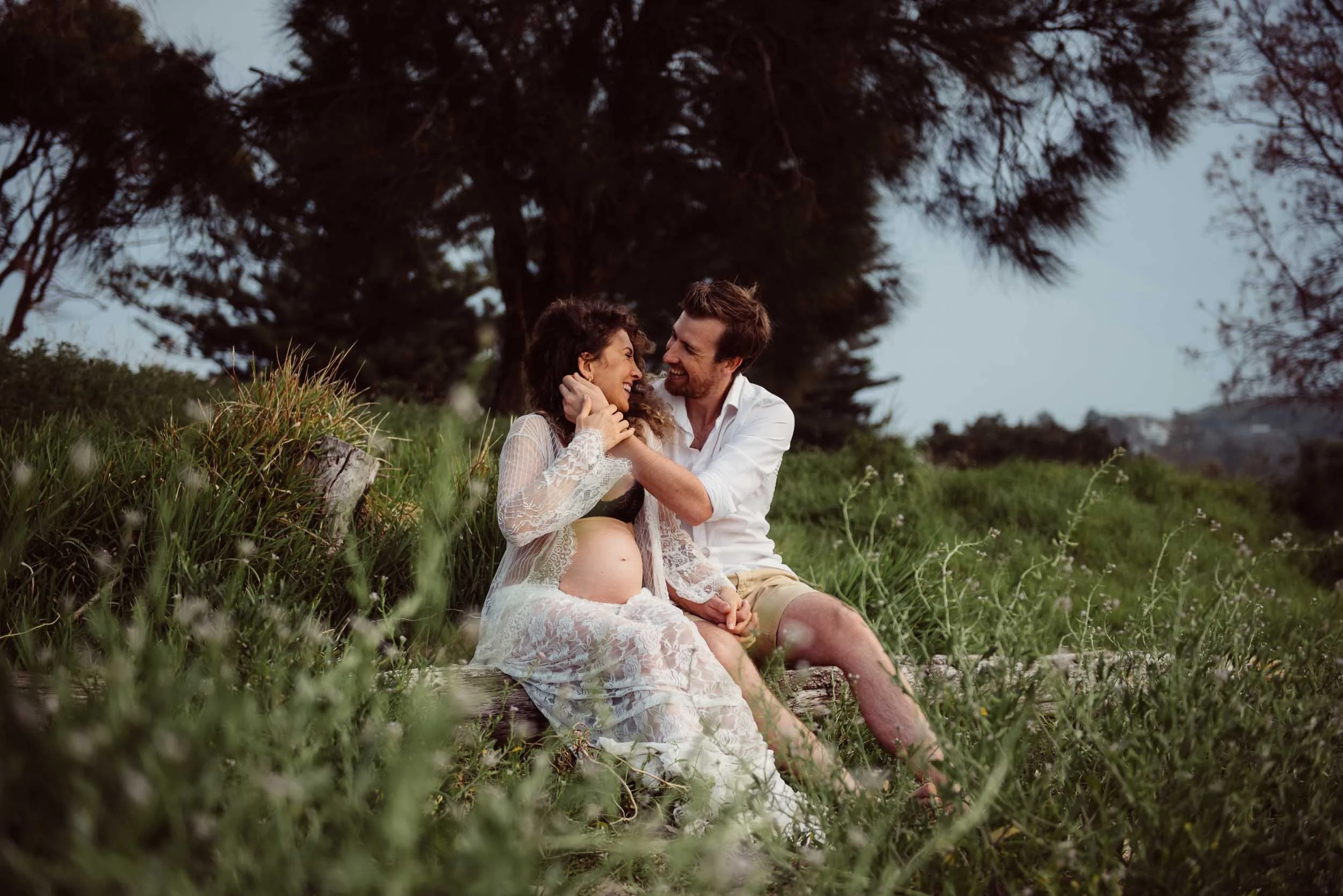 natural maternity photoshoot of couple in bush