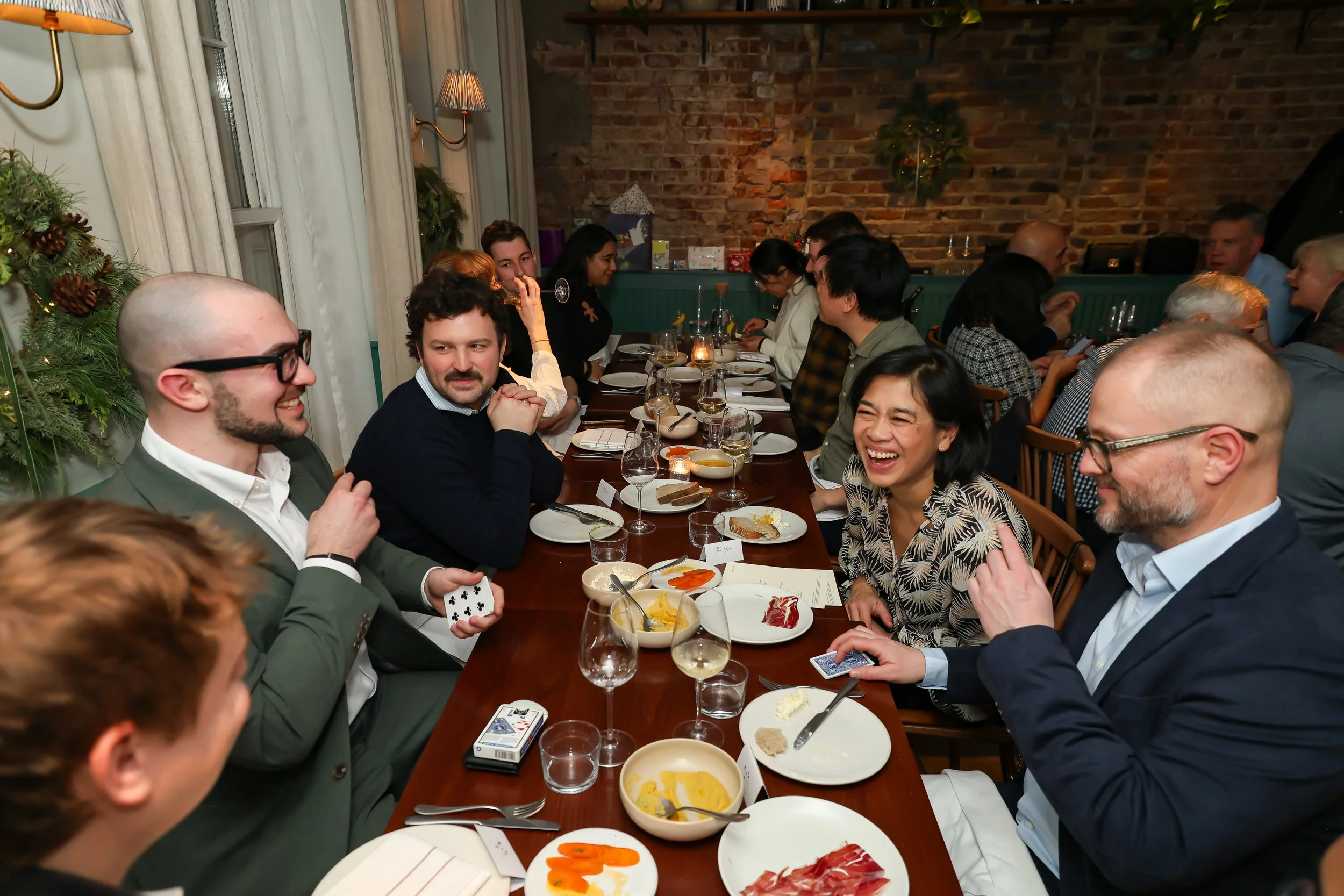 nteractive close-up magic entertaining guests with a light-hearted twist at a corporate dinner.