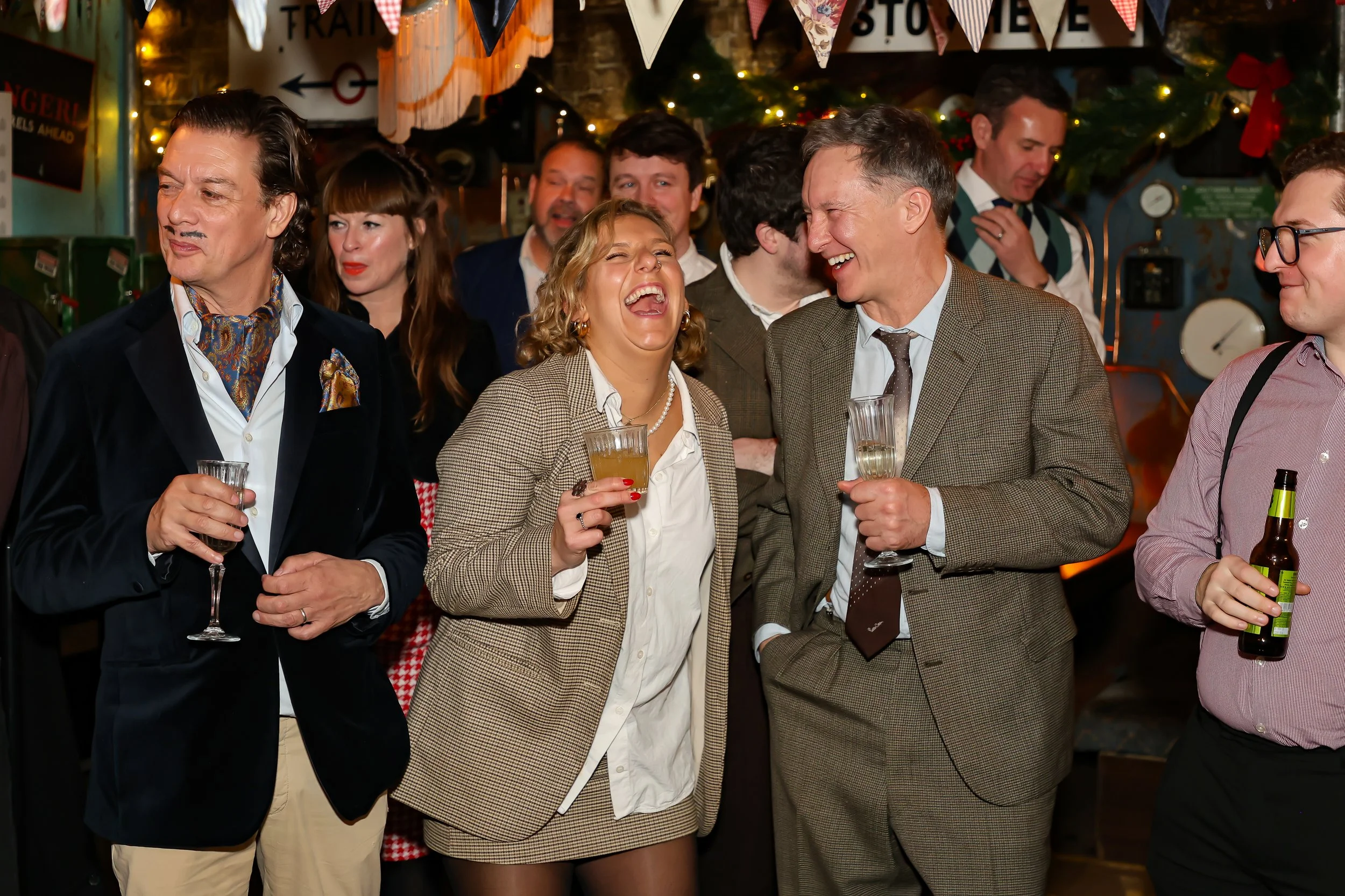 Side-table magic entertaining guests during a corporate social event.
