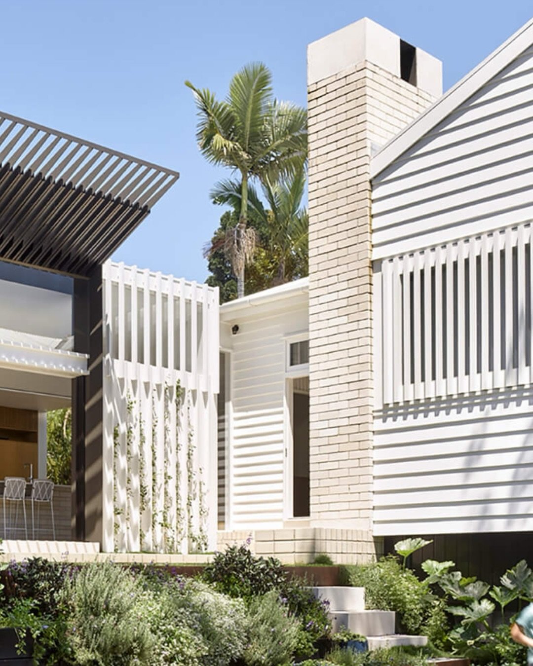 #LiveWell is our celebration of the homes, design and lifestyle that make Southeast Queensland special.

Jacaranda House, by SP Studio.

Designed around an existing Jacaranda on a steep site, SP Studio carved into the hill rather than fighting it. Tw