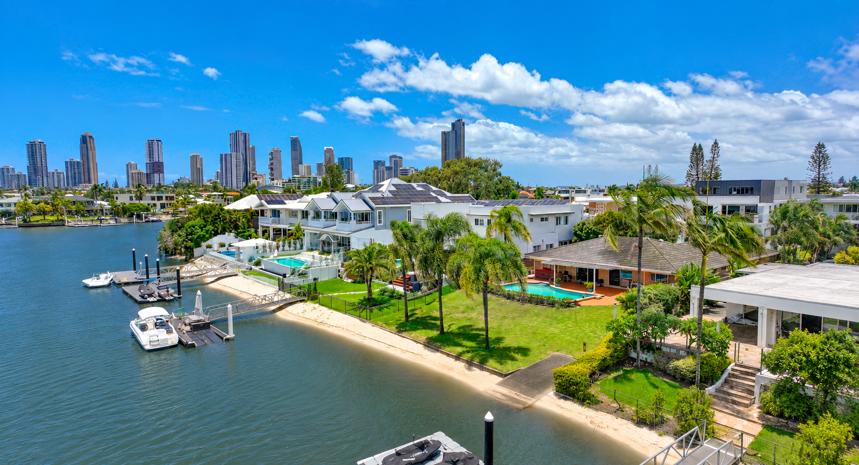 Luxury+Waterfront+Homes+and+City+Skyline.png