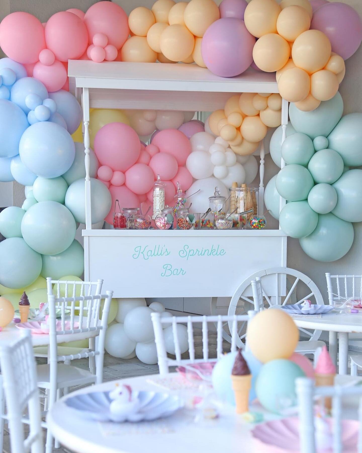Someone sweet is turning 6 ✨🍦

📝&amp;🪑: @curated.by.kylie 
📸: @makingmemoriesportraitsinc 
🎈: @bubblyandcompany 
🎂: @publix