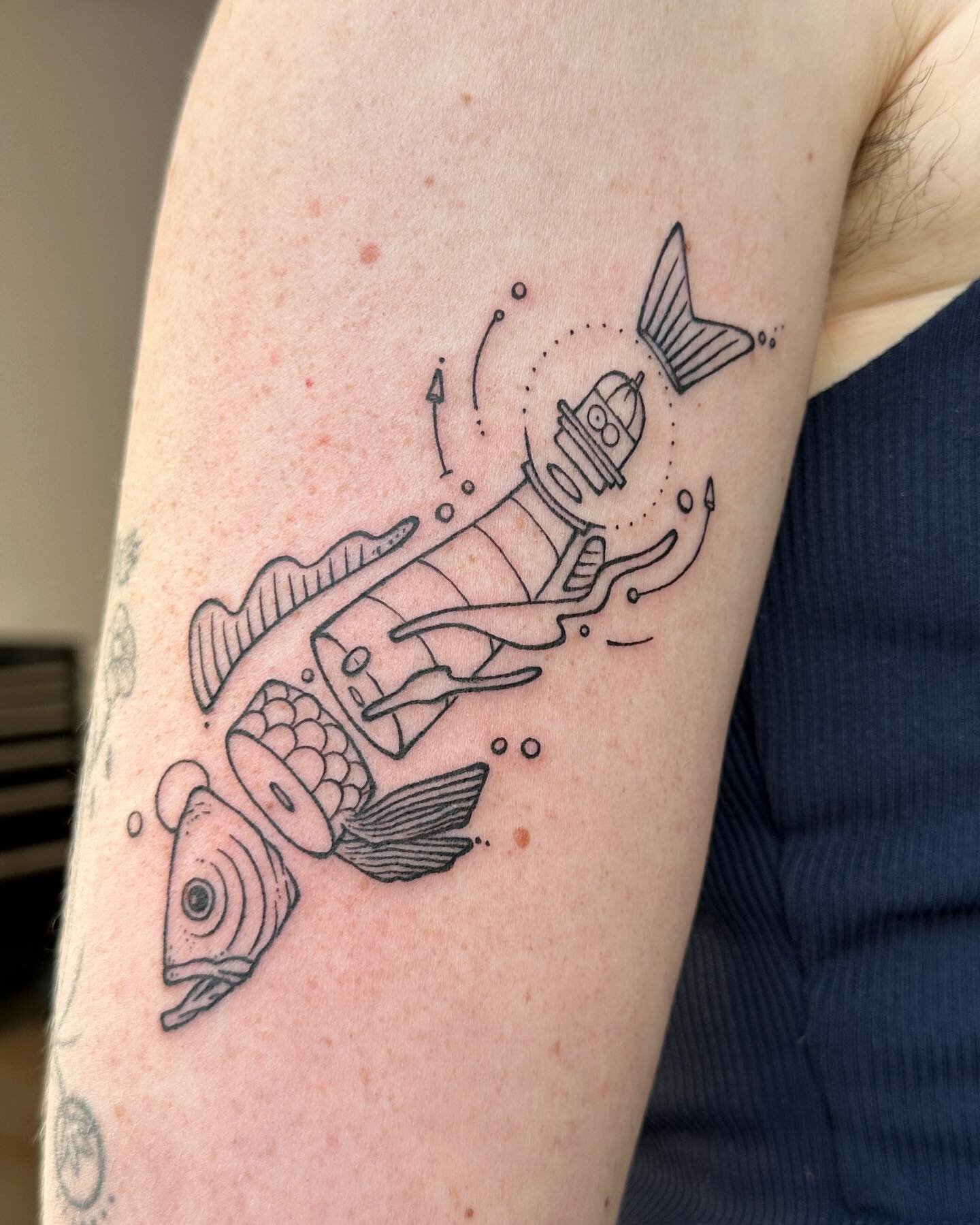 &ldquo;a fish and a lighthouse walk into a bar&rdquo; for Kit, done at @fleurnoiretattoo 

#tattoo #ink #illustration #sketch #fish #lighthouse #brooklyn #newyork #saditekink