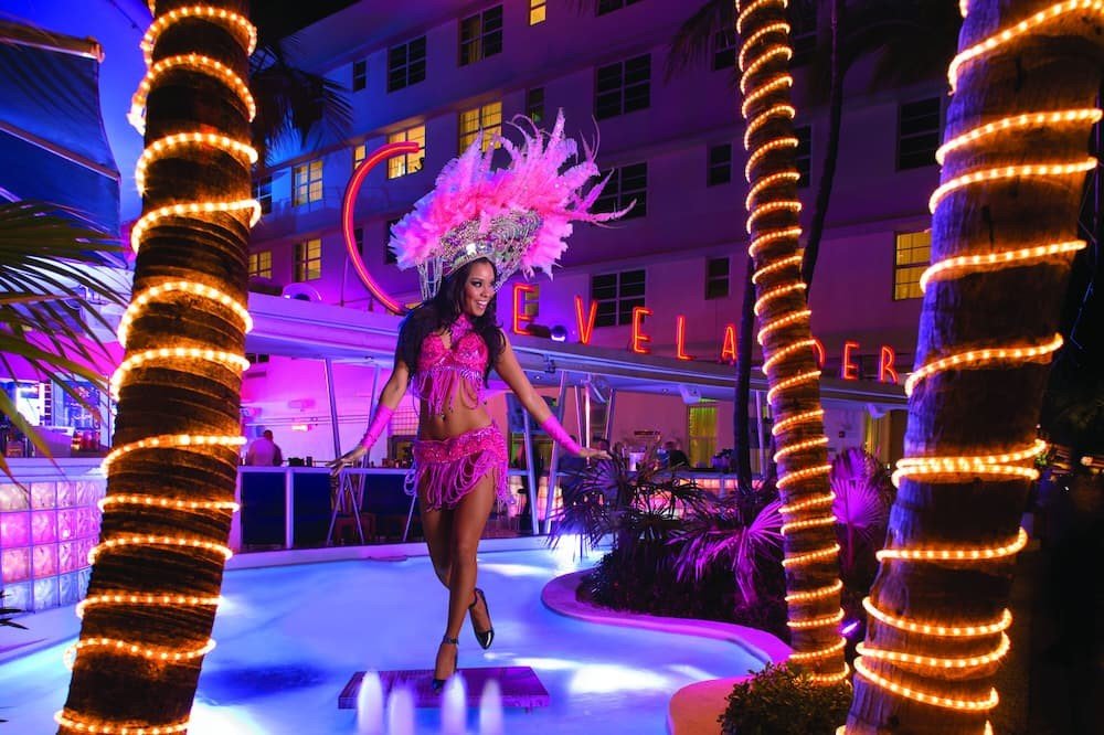 Clevelander, 500 feet