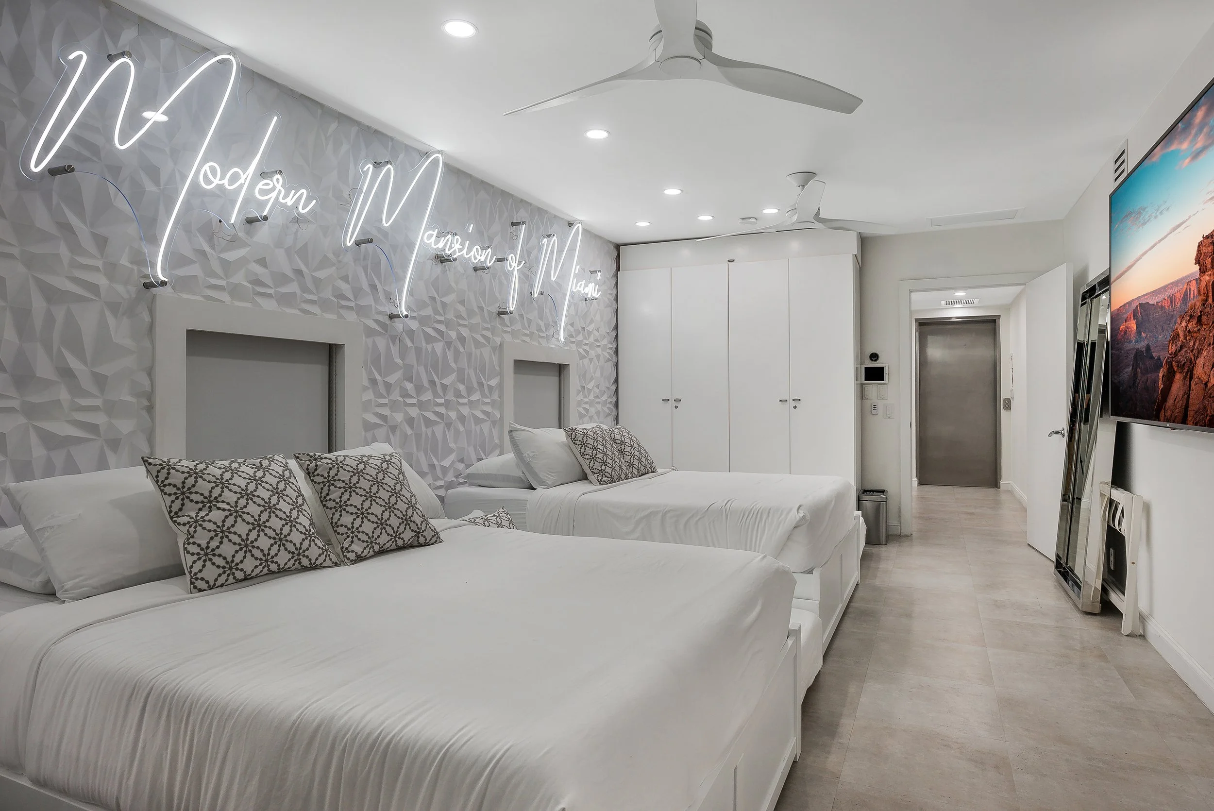 30-124 11th St, Miami Beach, FL 33139.jpg