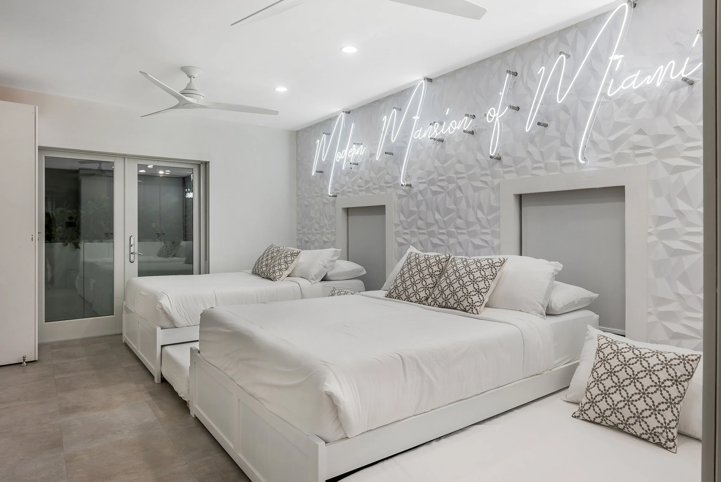 32-124 11th St, Miami Beach, FL 33139.jpg
