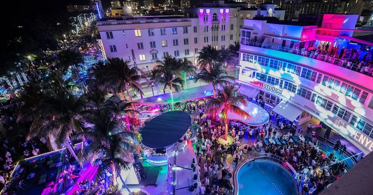 Clevelander, 500 feet
