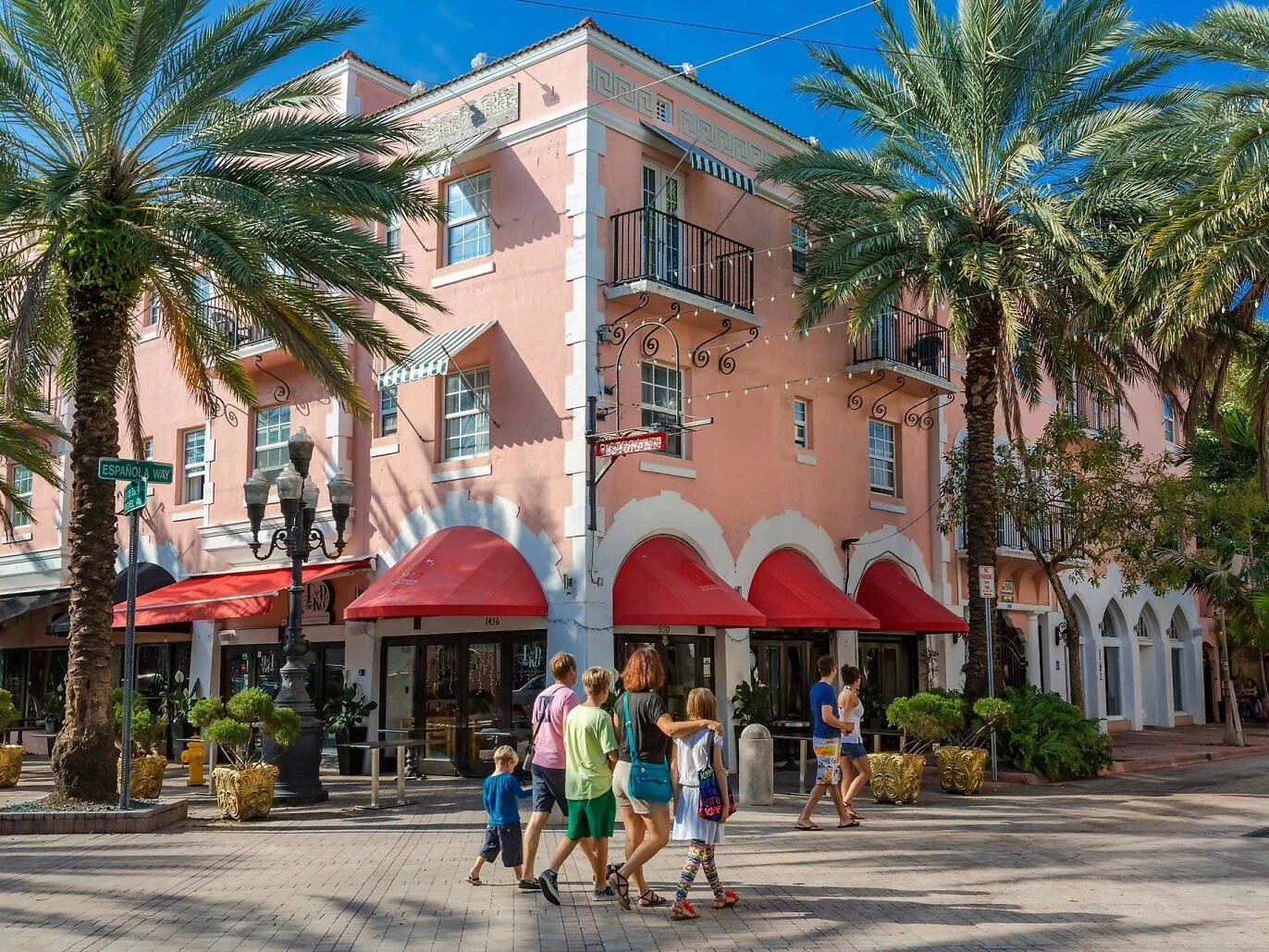 Espanola Way, 6 blocks