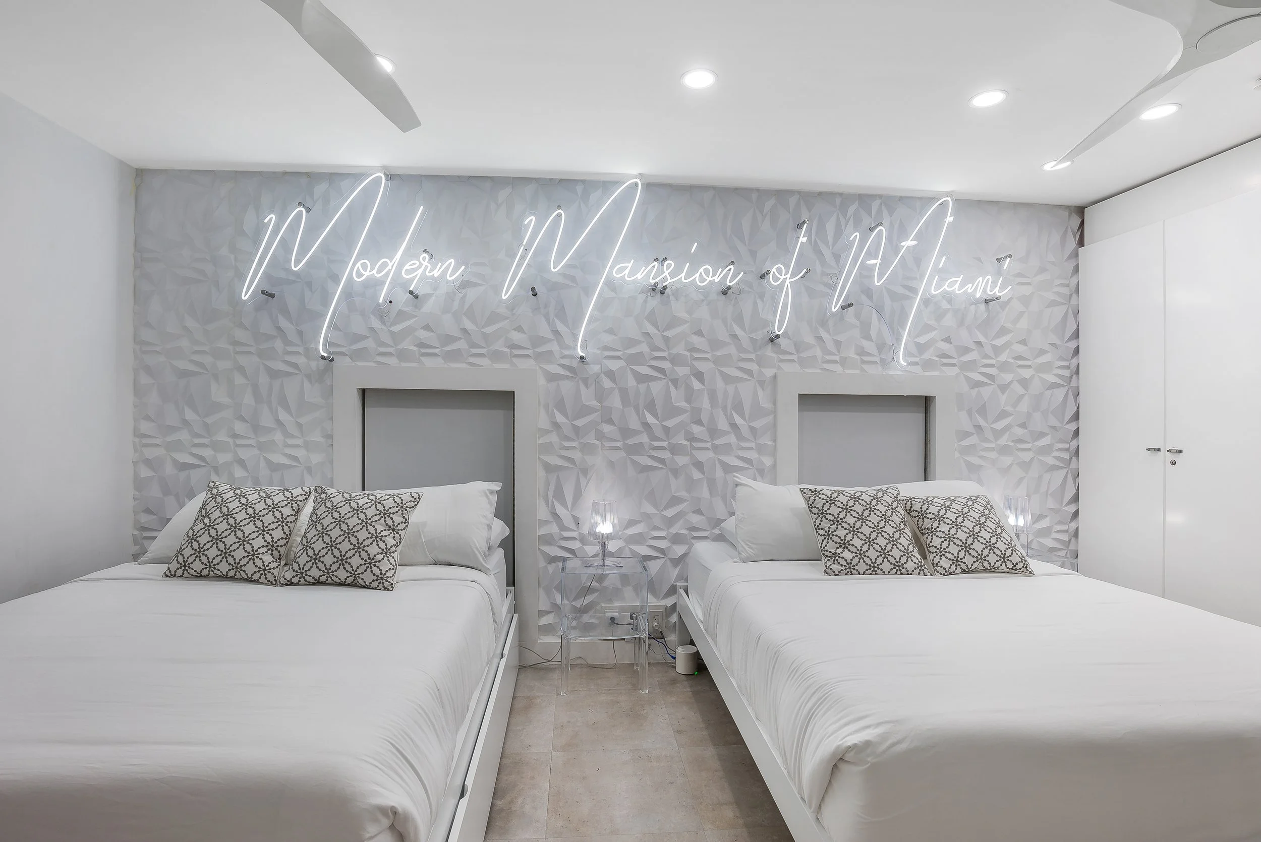 28-124 11th St, Miami Beach, FL 33139.jpg