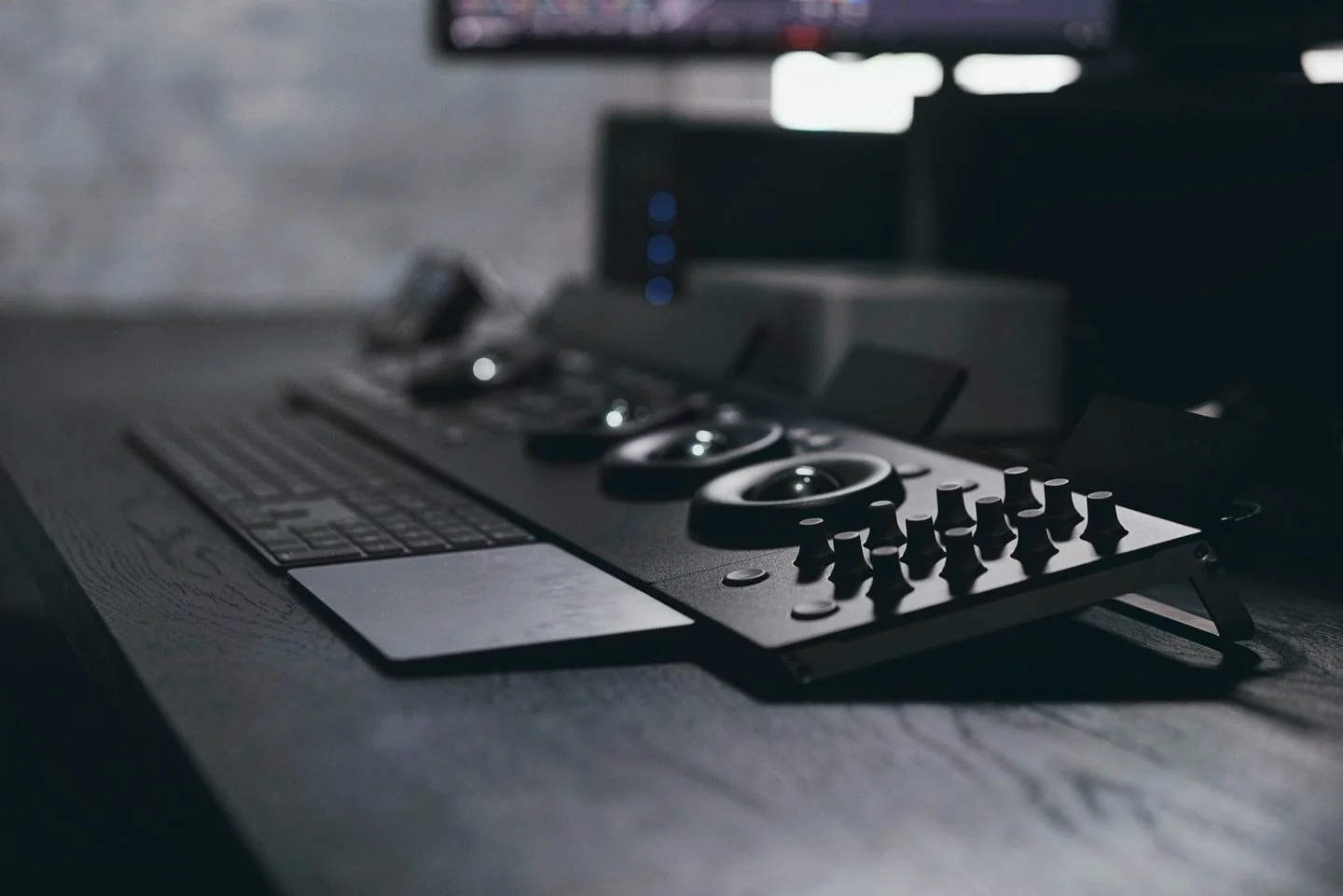 One of our favourite pieces of tech! And no, these aren&rsquo;t DJ decks. 😜 
Most colourists develop a muscle memory for their preferred set of wheels. At Moodlab, colourists can choose from these shiny refurbished tangents or the black magic mini.
