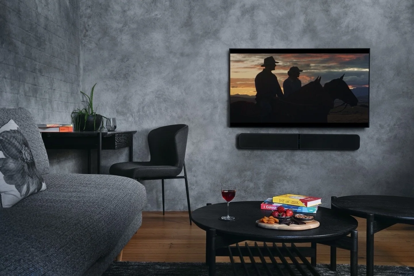 The view from the best seat in the house! You can trust what you&rsquo;re seeing since our client reference monitors are regularly calibrated and scrutinised by some of the industries sharpest eyes. 🕵🏻&zwj;♀️
 
Custom furniture by @elwoodblonde 
On