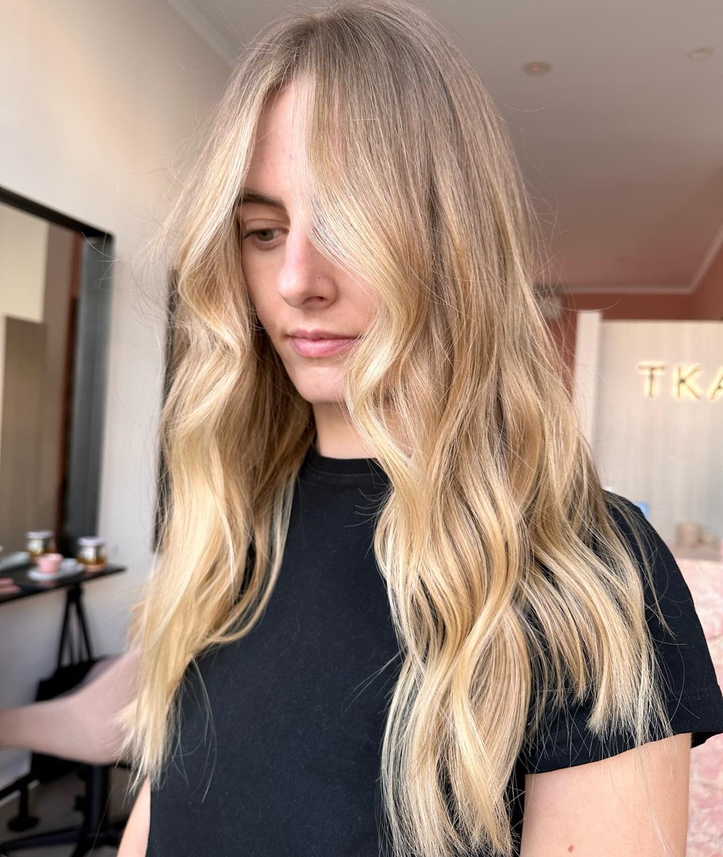 &bull; S E A M L E S S &bull;

This beautiful golden goddess was all done by freehand balayage 👏👏 by our gal Maddy ✨

This colour will be low- maintenance &amp; remain just as sexy as it grows out 😏🩷 

We love a bit of freehand here at TKAY 🫶
&b