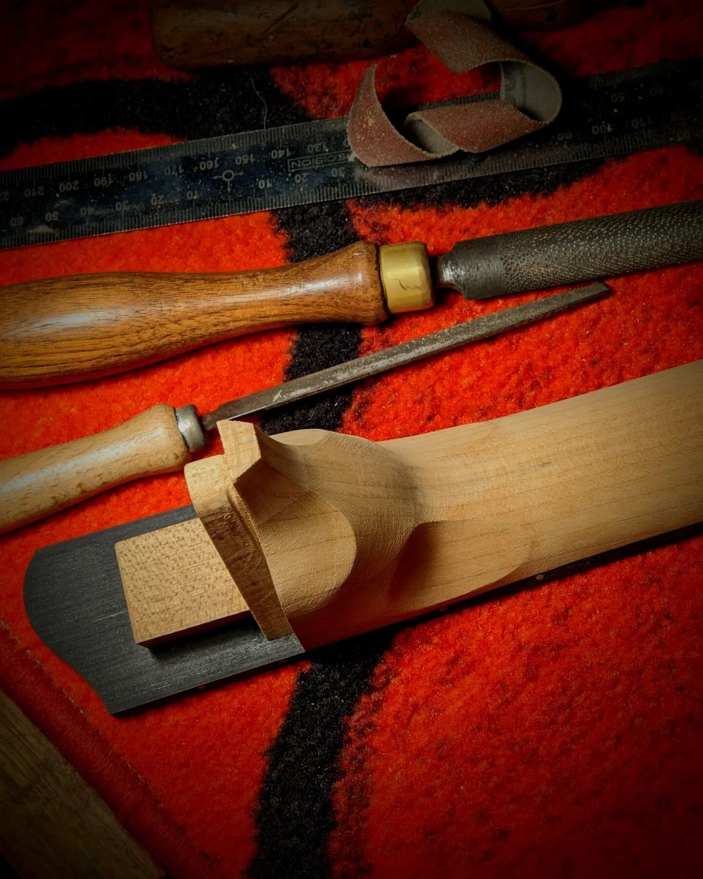 I've been slowly but surely refining the neck of this tenor uke. The transition areas of the volute and of course the fox heel are crucial to get right, and cannot be rushed. 

This particular neck is made from a European sycamore board that was bake