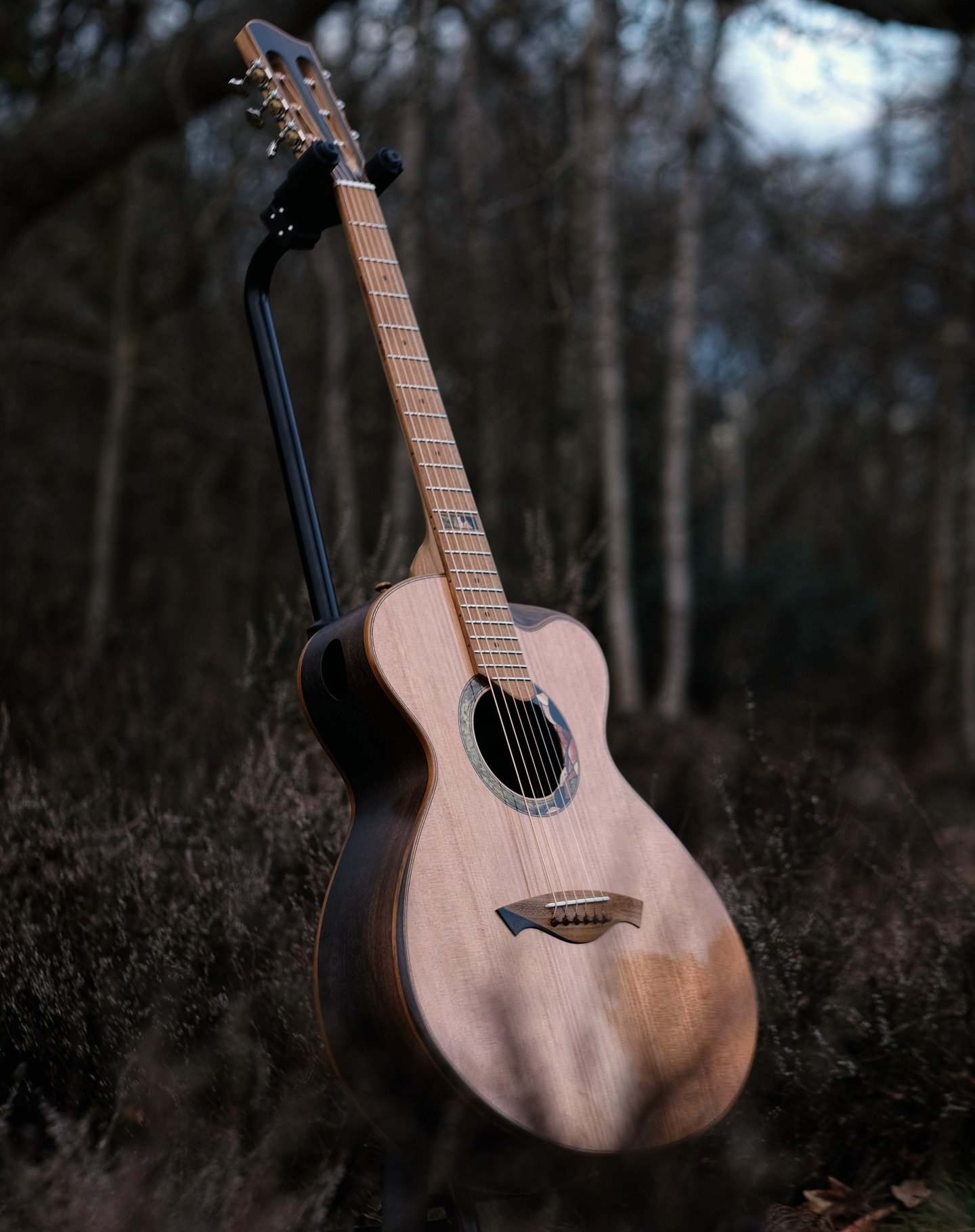 OM No.20

I'll be exhibiting this red-label guitar at @stringbreak_uk at the weekend.

I plan to post more about it in the coming days, but for now I'll just say that I'm immensely proud of this build. Visually and sonically it turned out better than