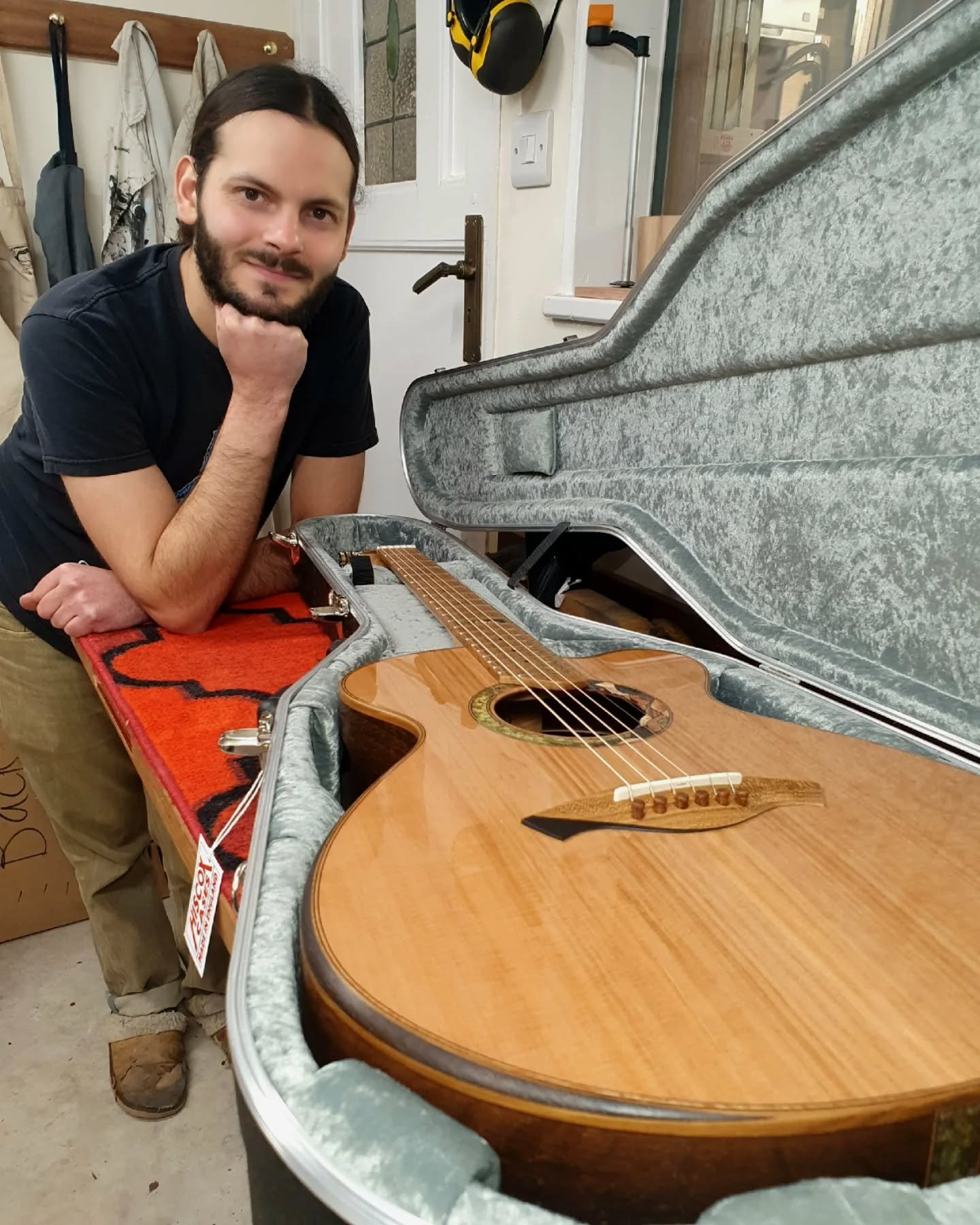 STRINGS ON! 

Can't wait to share this guitar with the world at @stringbreak_uk 

#luthier #luthierie #custom #handcrafted #handmade #acoustic #guitar #bespoke #madeinuk #OM #orchestral #musical #instrument