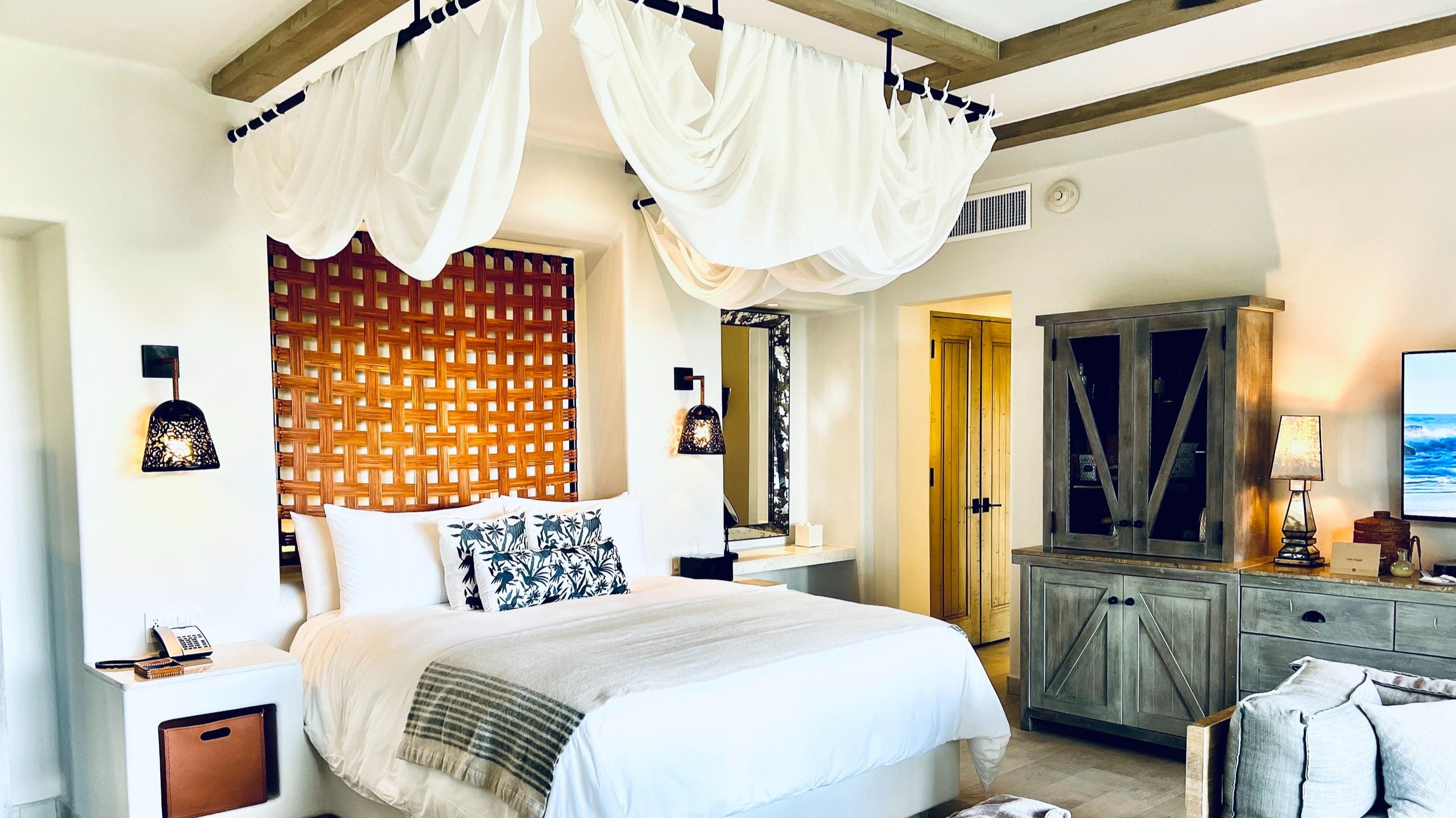 Esperanza+Resort+Cabo+Bed.jpg