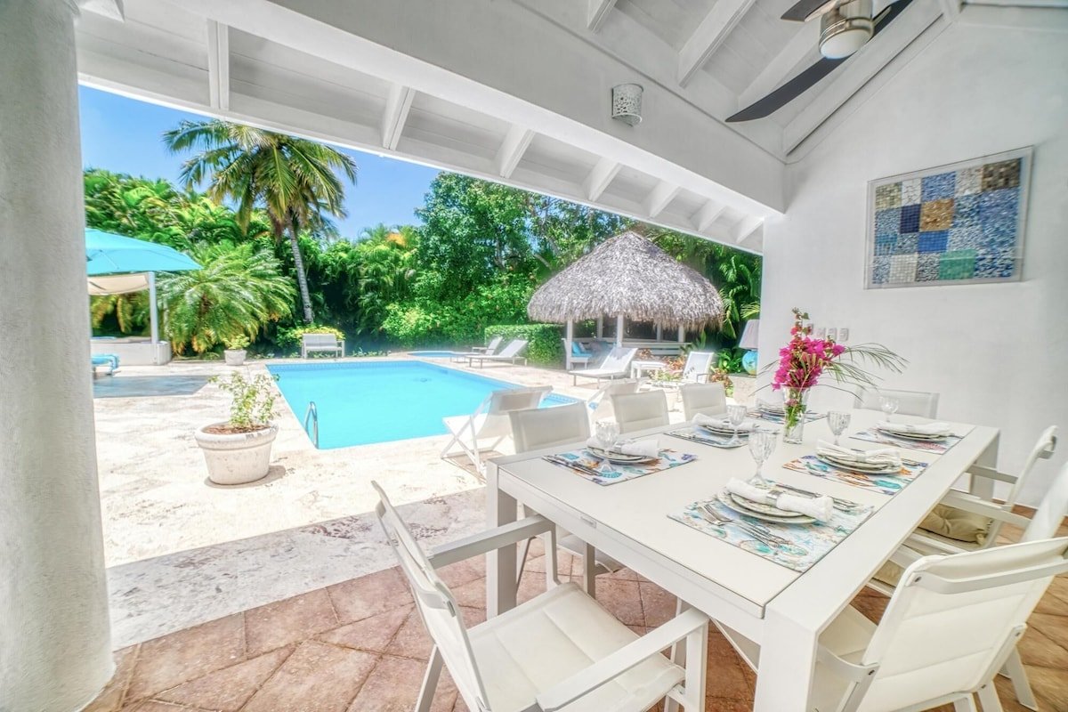 Casa De Campo Pool and Table.jpg