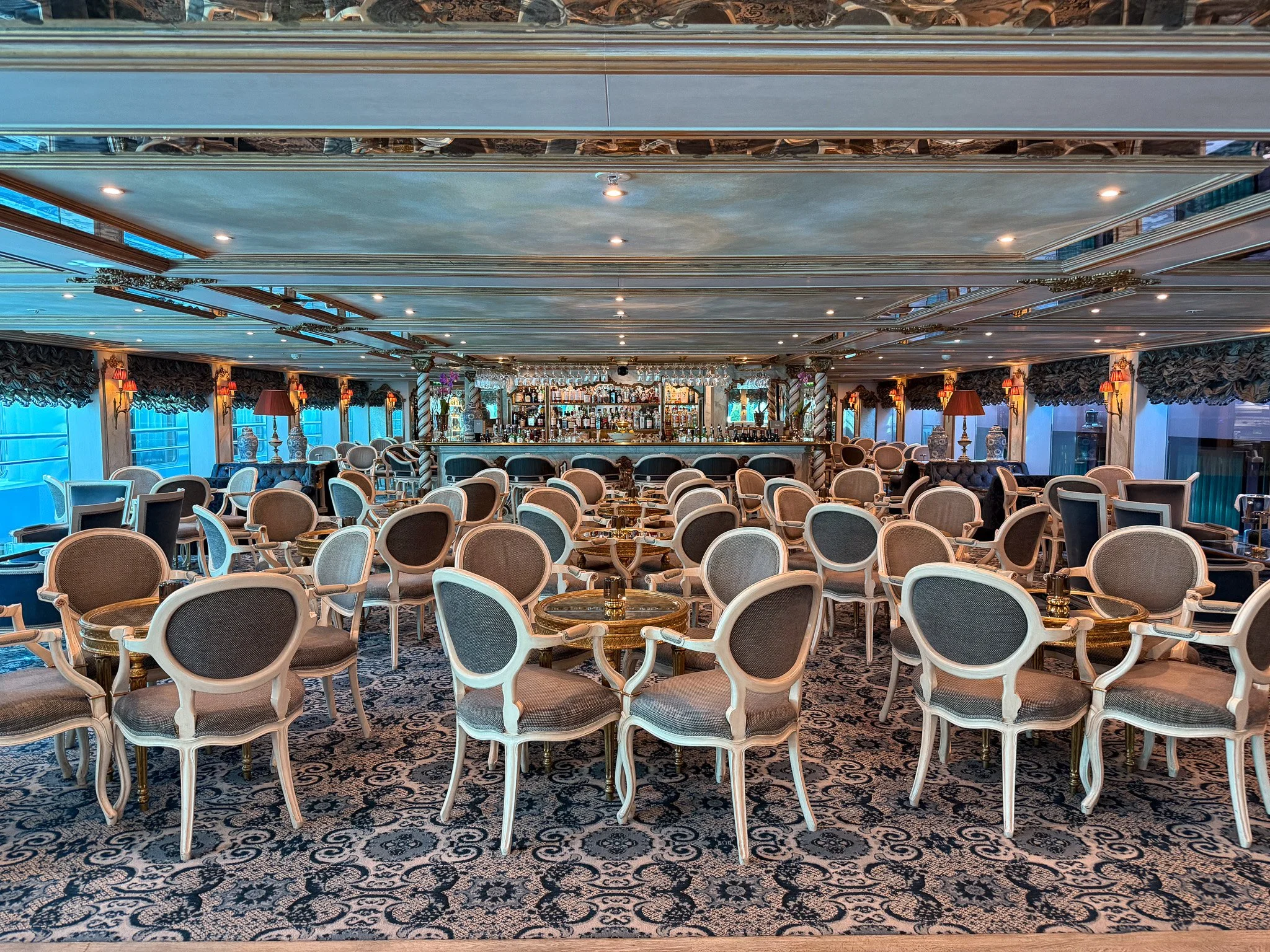 The Main Lounge & Bar