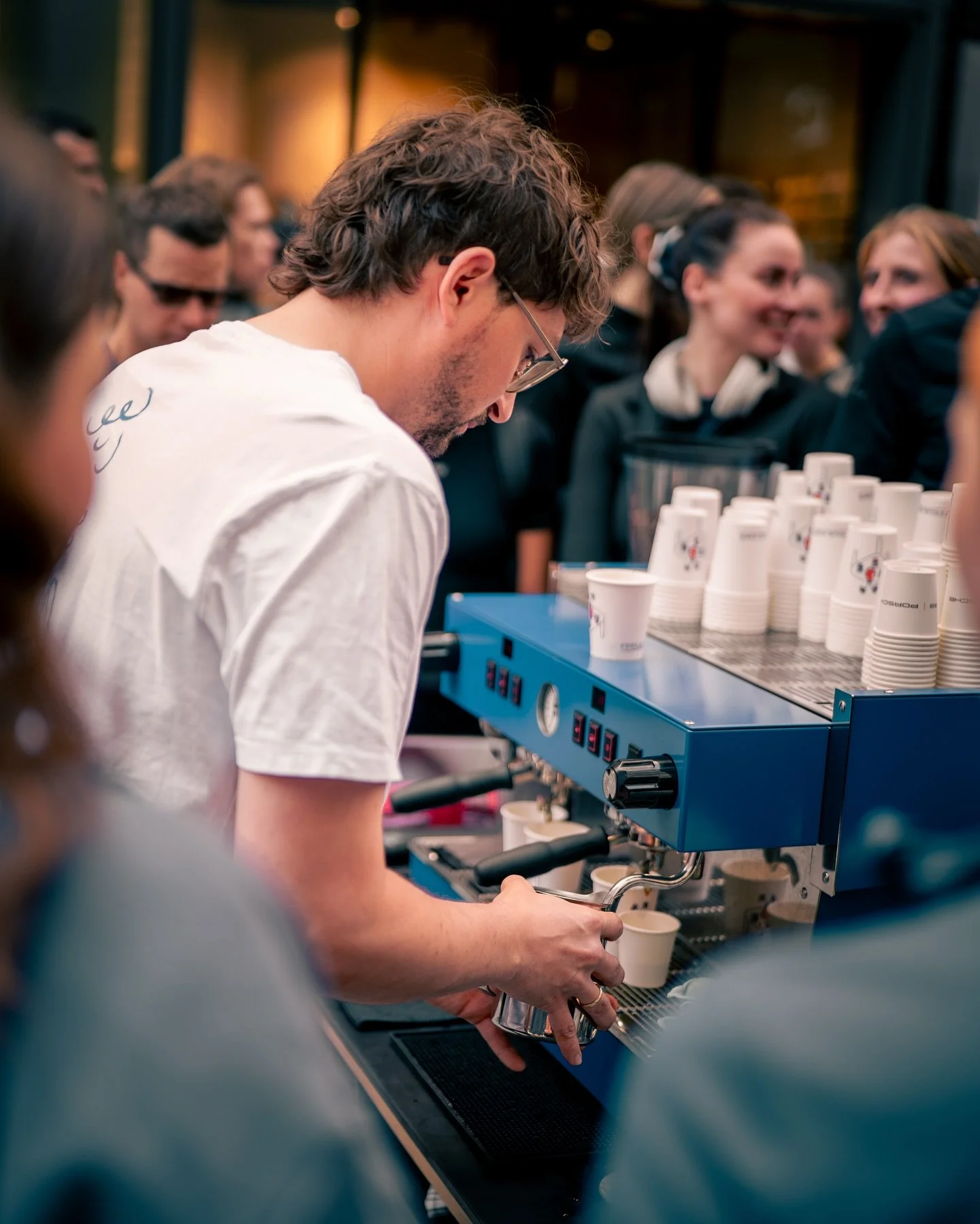 🏃‍♂️🏃🏻‍♀️🏃🏼🏁 von 0 auf 200 Espressodurstige und Laufhungrige.
📸 @laurin.visuals 
#finduskafé #specialtycoffee #thirdwave #piaggioape #stuttgart #latteart #kaffeemobil #kaffeeape #kaffeecatering #kaffee #catering #wedding #espr
