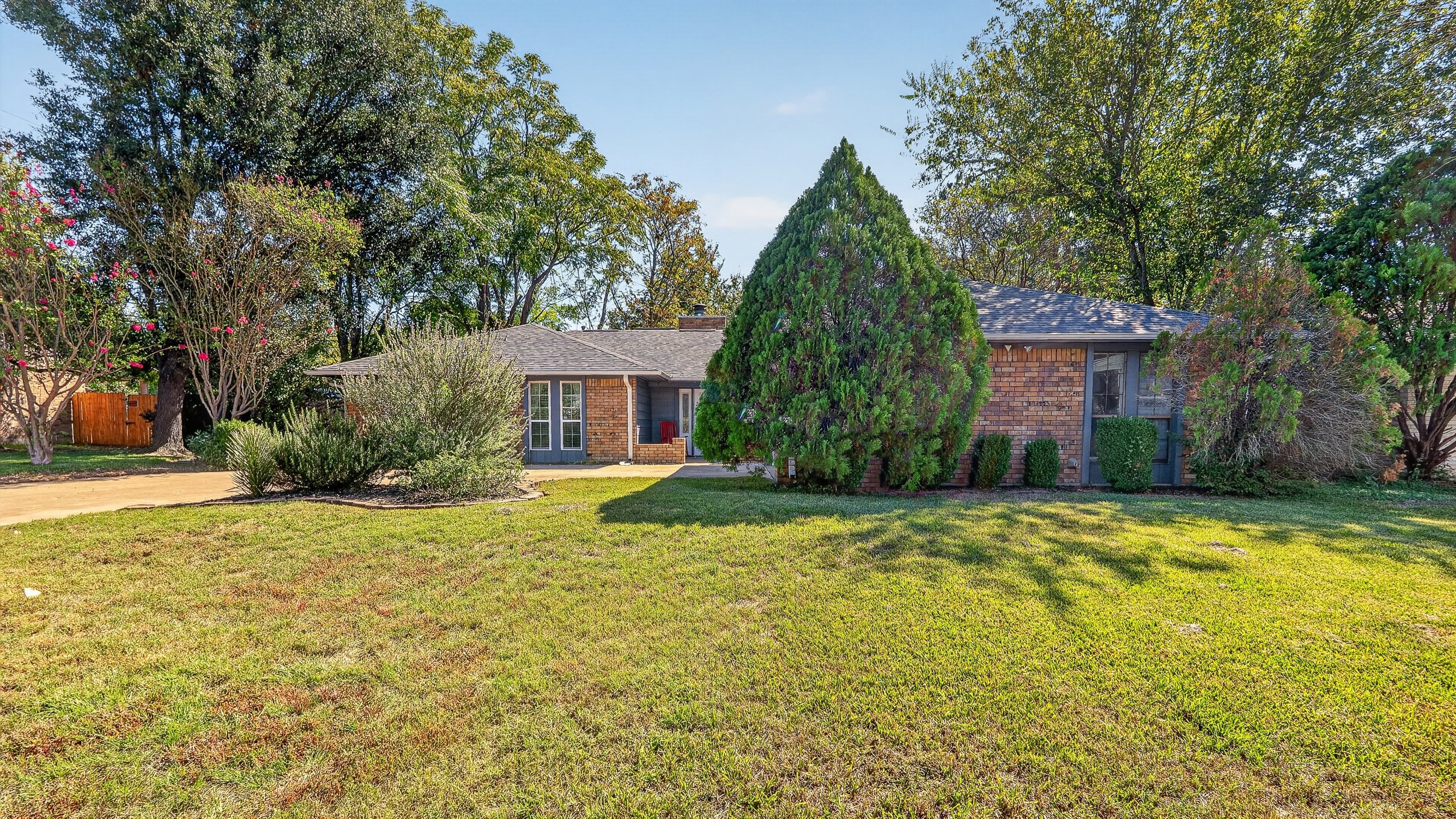 3915 Old Oaks Drive - ACTIVE