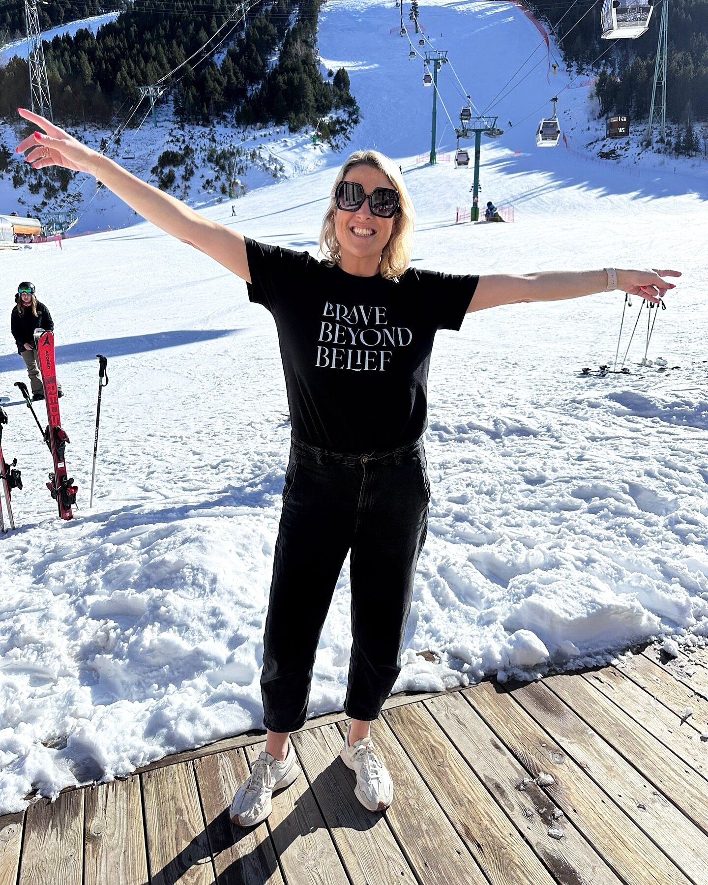 My bootiful friend repping Gold Hearted Club 💛 on the slopes ⛷️ #bravebeyondbelief ~ Shop link in bio 🔝