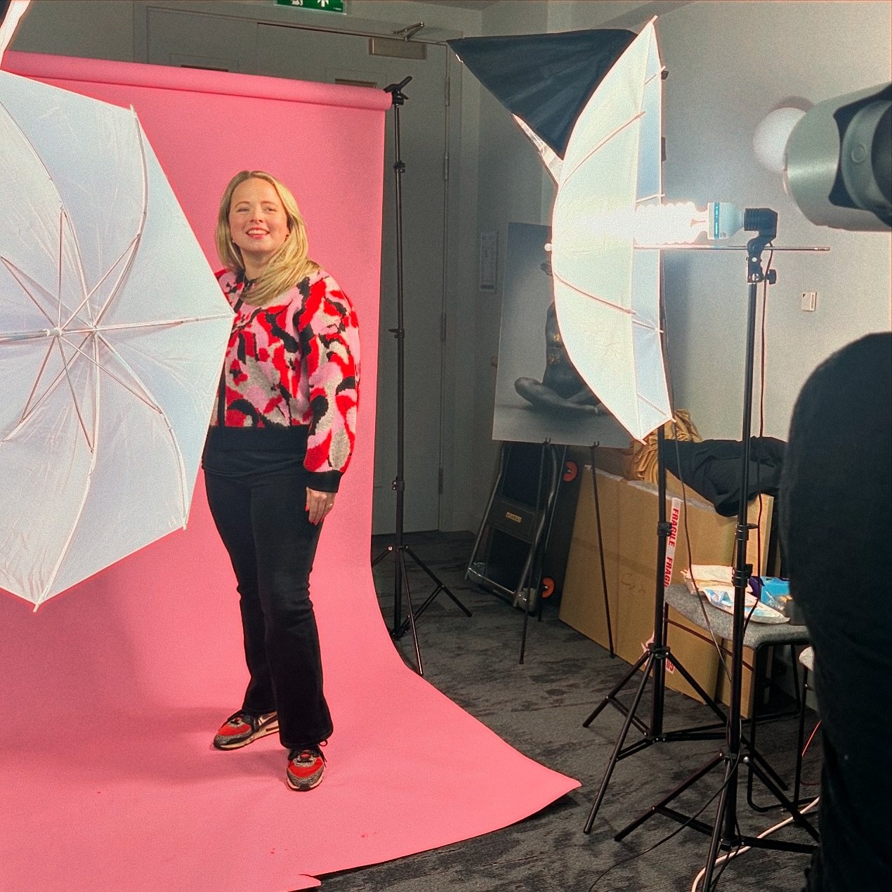&hearts;️🩷🖤 This time last week I spoke about my journey with congenital heart disease for the @mortalandstrong podcast. My scars were also painted in gold leaf for a portrait shot. I am 1 of 100 voices captured by @drlizmurray for her incredible c