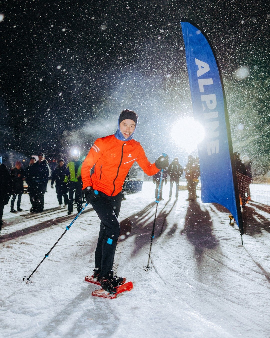 Plus que 5 jours avant le D&eacute;fi Alpine &agrave; Owl&rsquo;s Head! 🤯

On a h&acirc;te de te retrouver pour une soir&eacute;e &eacute;piiiiique sous le coucher de soleil. 🌅✨

En raquettes, en ski ou en snowboard, c&rsquo;est LE d&eacute;fi parf