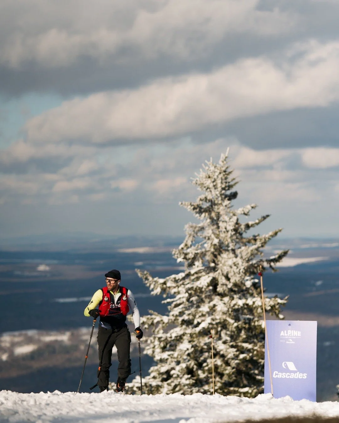 Une montagne, du fun et une belle dose de solidarit&eacute; ⛷️

Les photos du D&eacute;fi Alpine pr&eacute;sent&eacute; par @cascadesinc  au @montowlshead sont maintenant dispo!

🗻 LIEN EN BIO pour les d&eacute;couvrir

📷 Charles-Olivier Bourque

#