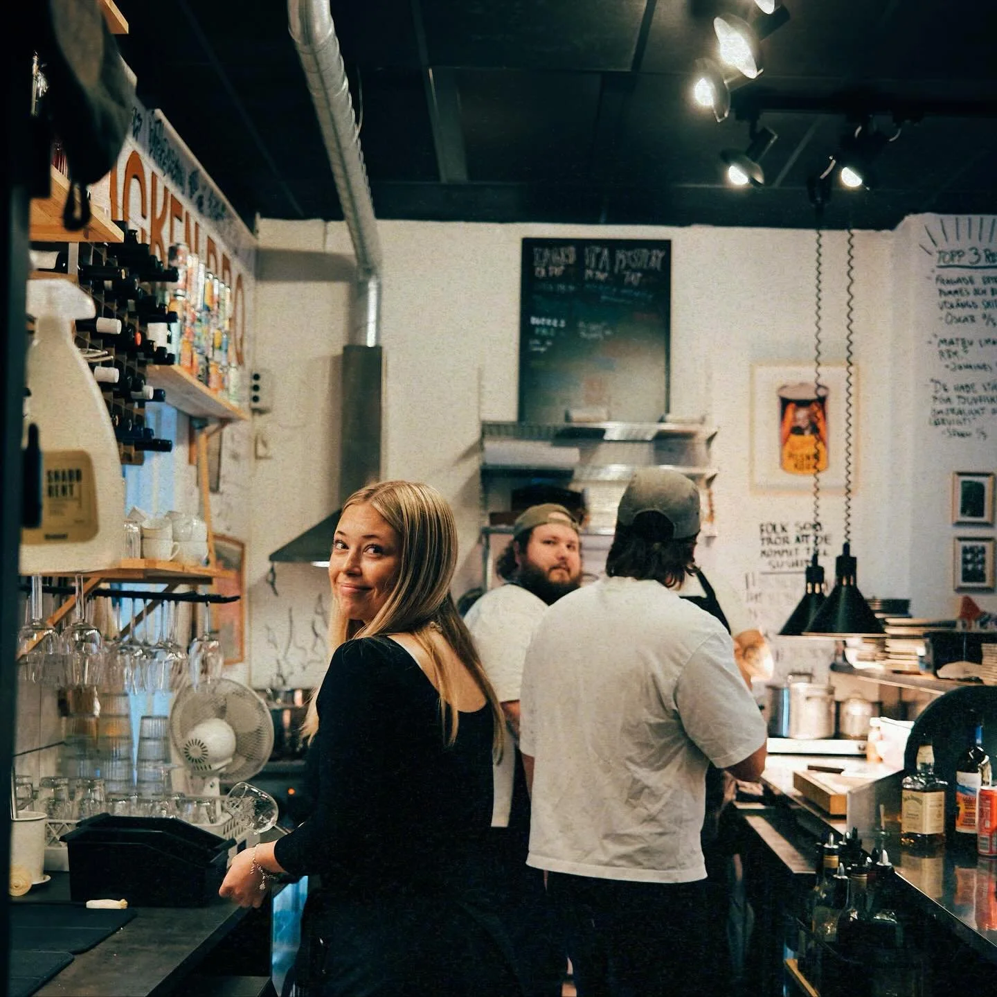 Tack och bock f&ouml;r den h&auml;r sommaren era ljuvliga d&aring;rar! Vi har varit lite d&aring;liga p&aring; det h&auml;r med internet p&aring; sistone, verkligheten har kallat. Vi f&aring;r se om det blir b&auml;ttre. 

Men &mdash; det &auml;r int