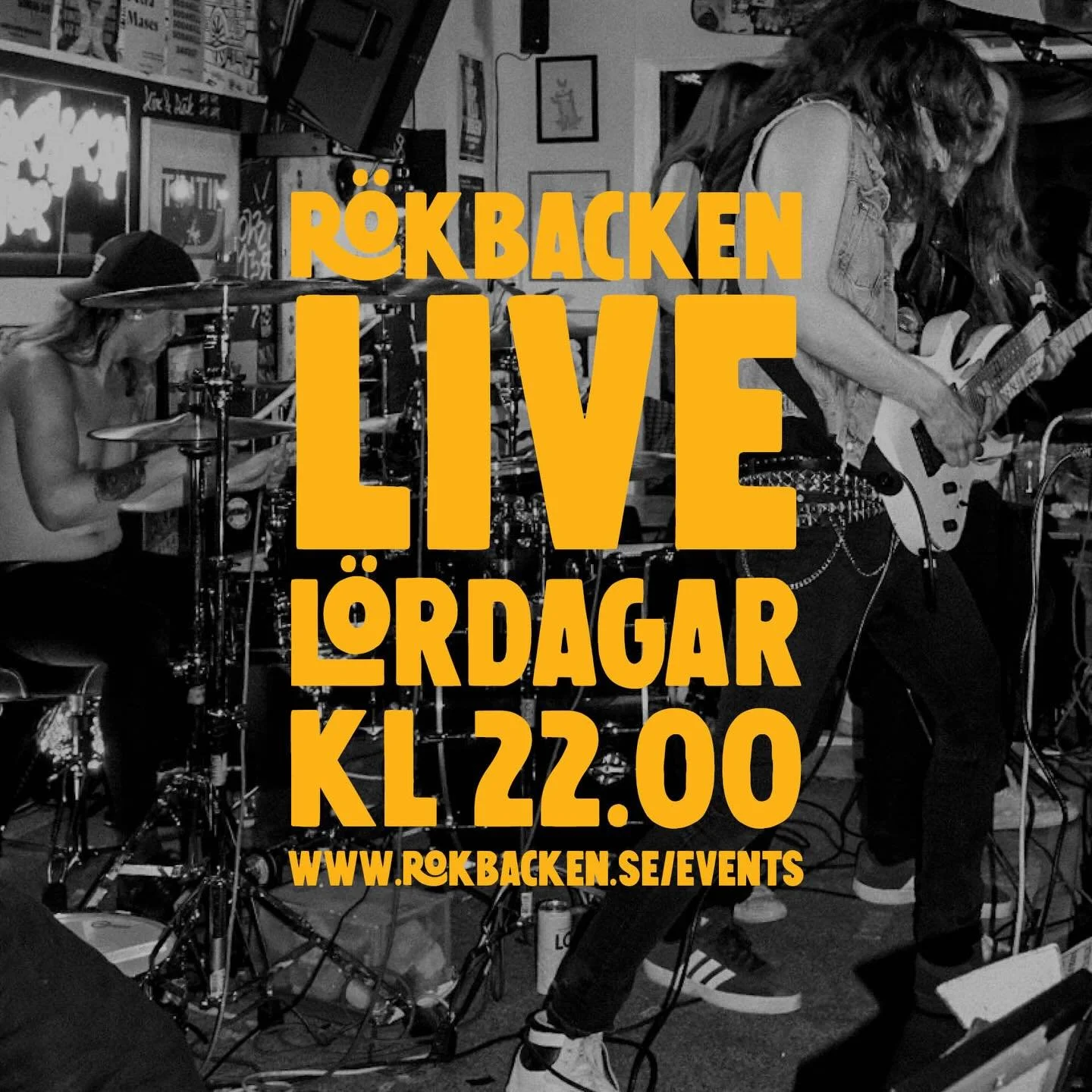 R&Ouml;KBACKEN LIVE: L&Ouml;RDAGAR KL 22!

I &aring;r kommer det vara maxade l&ouml;rdagar i r&ouml;ken! Varje (typ) l&ouml;rdag &auml;r det full fr&auml;s med massa bra och cool musik hos oss i kiosken. Det kommer l&ouml;pande upp evenemang p&aring;