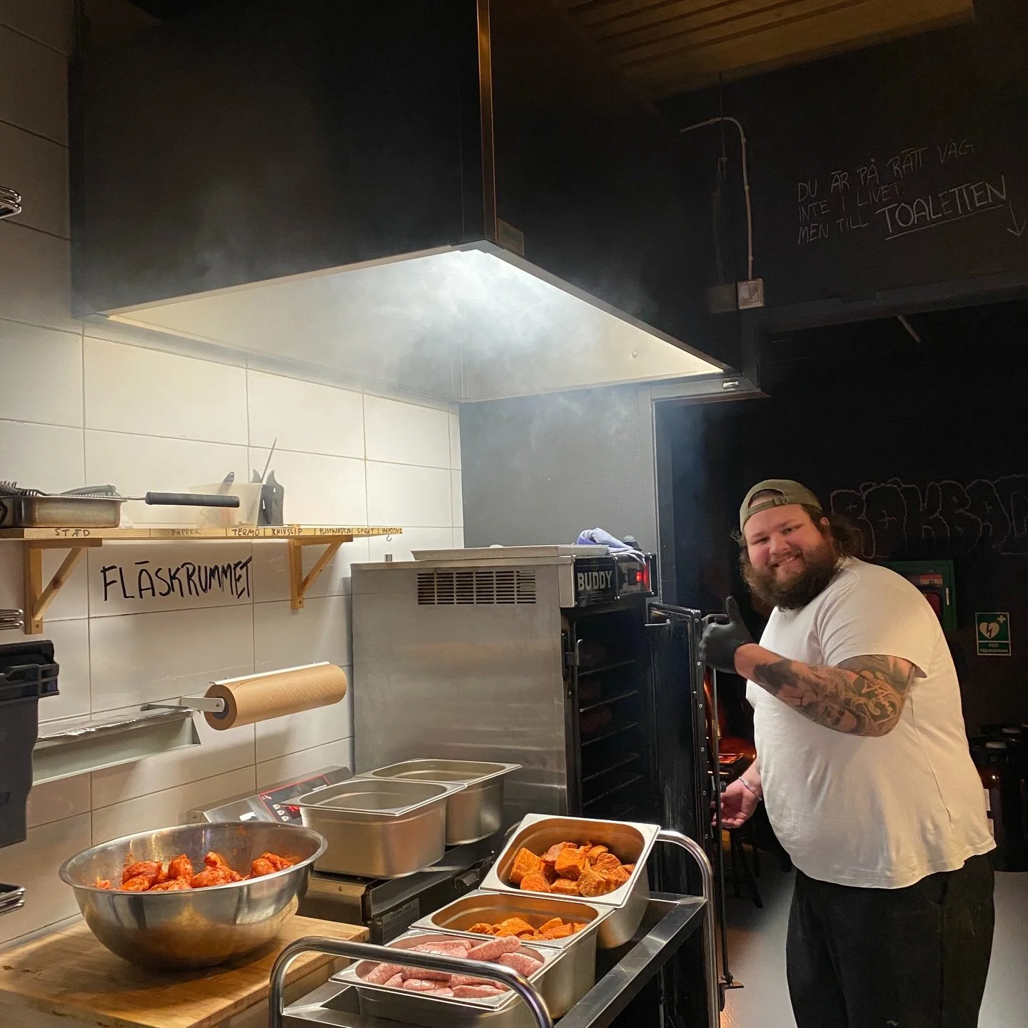 En dump fr&aring;n r&ouml;ken! Perfekt till ditt s&ouml;ndagsdoomscrollande! Vars&aring;god! 🖤