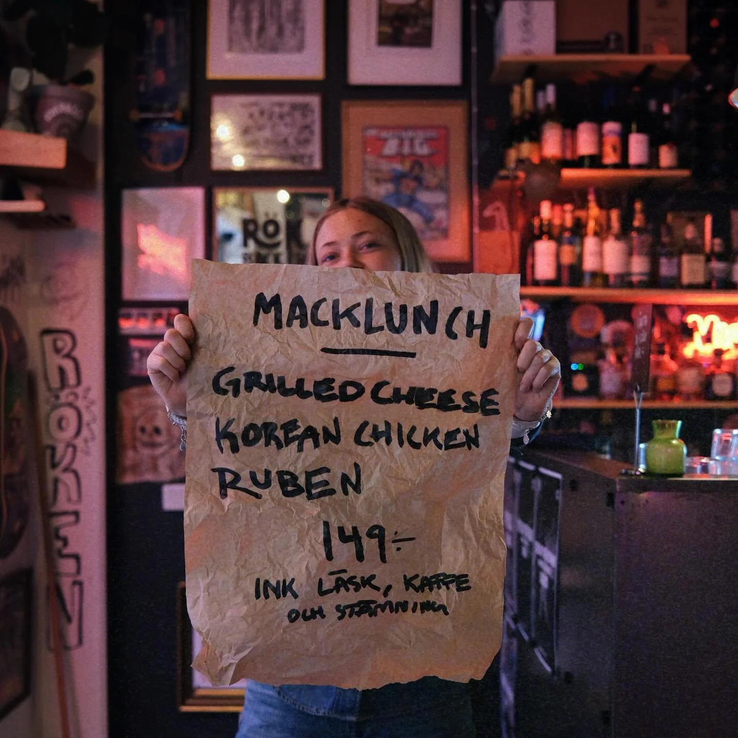 NYHETER P&Aring; MACKFRONTEN:

I veckan (eller n&auml;r det nu va) drog vi ig&aring;ng med ett par nya mackor: korean chicken och grilled cheese! Hittas p&aring; mackluncherna!

Ebba h&auml;lsar f&ouml;rresten att alla som inte &auml;ter mackor till 