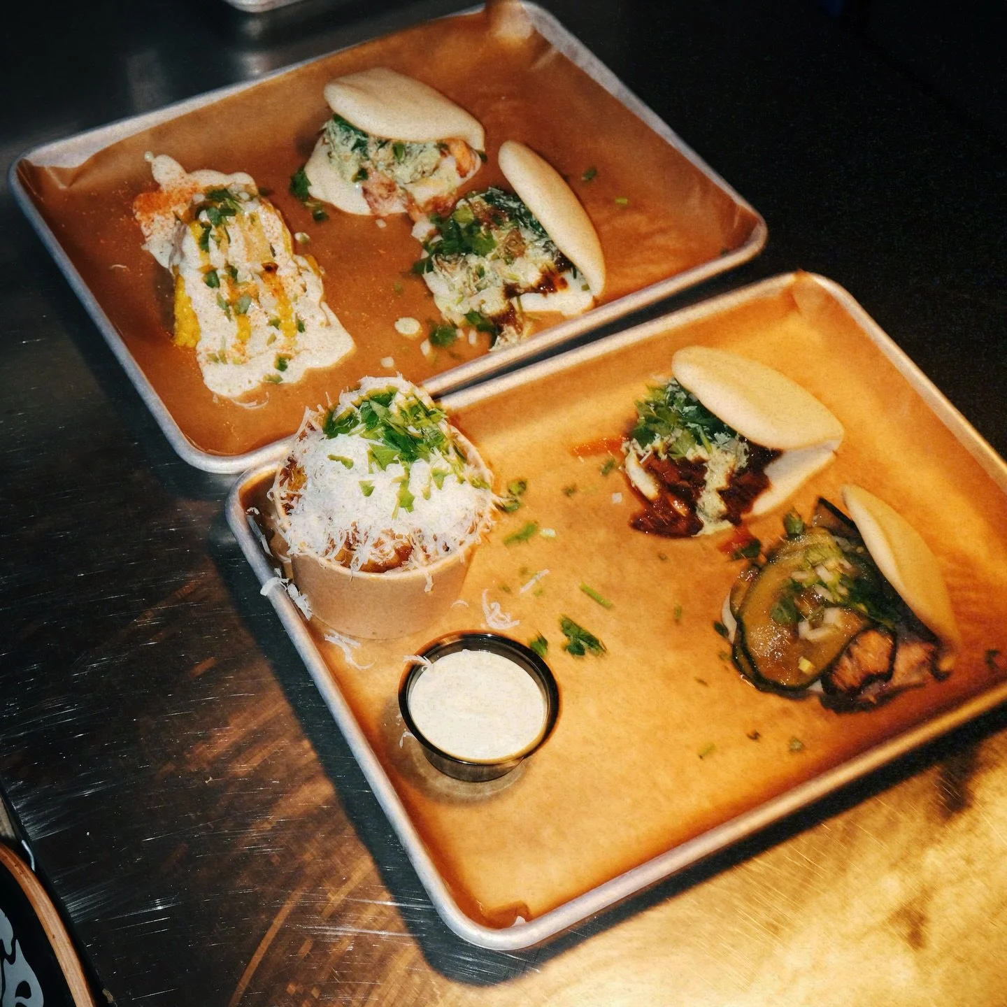 R&ouml;kis &auml;r lite som om vit monster och gula blend fick ett k&auml;rleksbarn som fick v&auml;xa upp i en husvagn p&aring; den d&auml;r campingen utanf&ouml;r Yttert&auml;nger. P&aring; ett j&auml;ttebra s&auml;tt allts&aring;. Typ s&aring;.