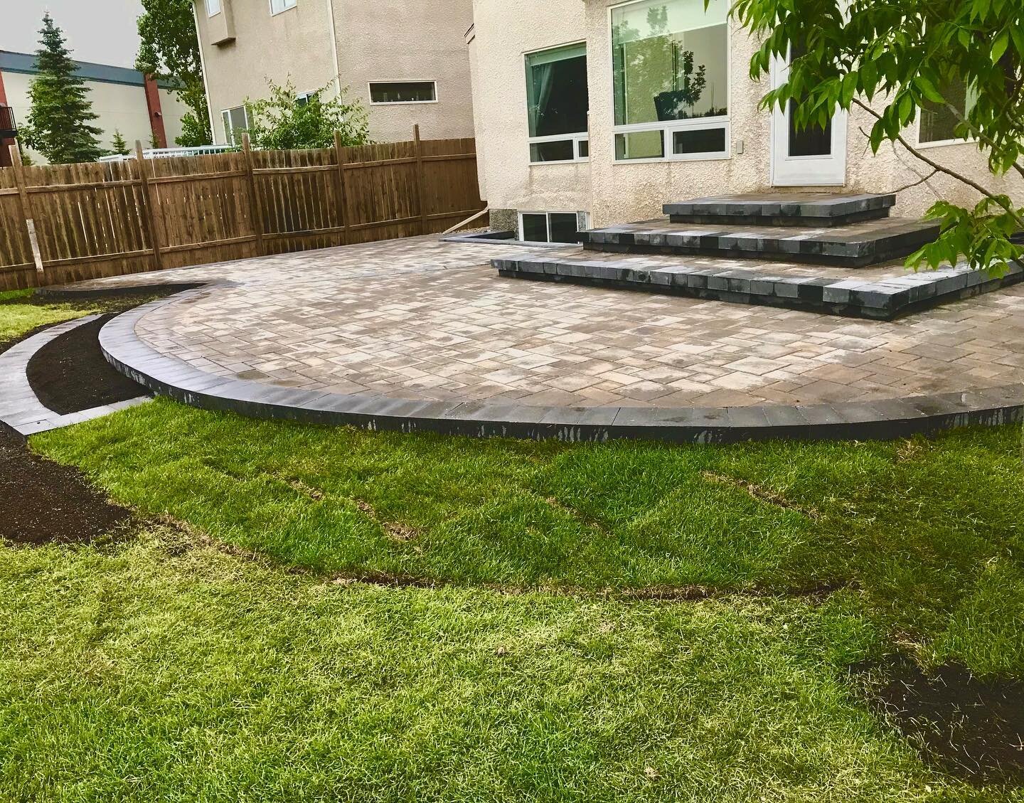 Extend your outdoor living area with a low maintenance, functional, and long lasting investment like this 1000+ sq ft Verano paver patio. 

#winnipeg #manitoba #landscape #landscaping #patio