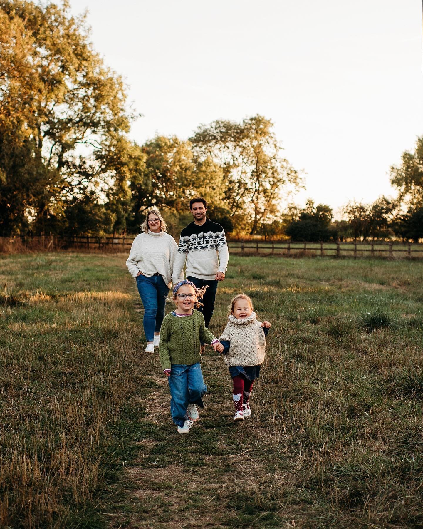 I&rsquo;m living for these gorgeous autumn colours at the moment! I&rsquo;ve been photographing @kylieada family for a couple of years now and it&rsquo;s been so lovely to watch their girls grow - I think this session was one of my faves! You just ca