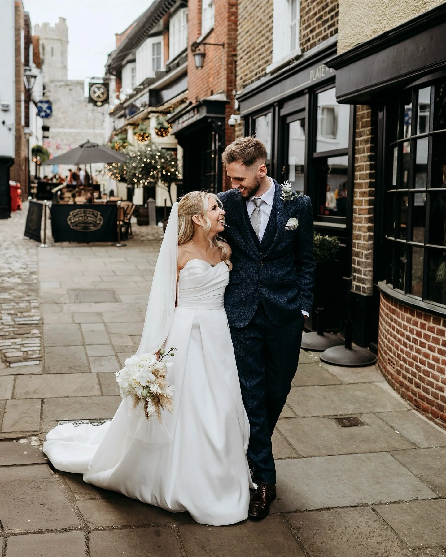Sapphire and George got married back in May and opted for an intimate, relaxed wedding with only close friends &amp; family, which are always some of my favourite days! 
I offer a shorter package for smaller weddings so if you&rsquo;re a couple who a