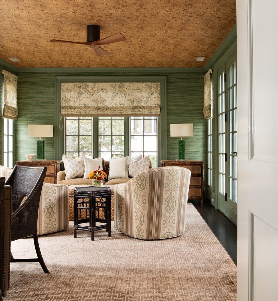 Sunroom/gameroom finished.  Tortoise shell ceiling for the win🏆. 

We don&rsquo;t always get the chance to share the decorated space, so we are excited to highlight the final result from this project.  We love how it turned out! 

What is your favor