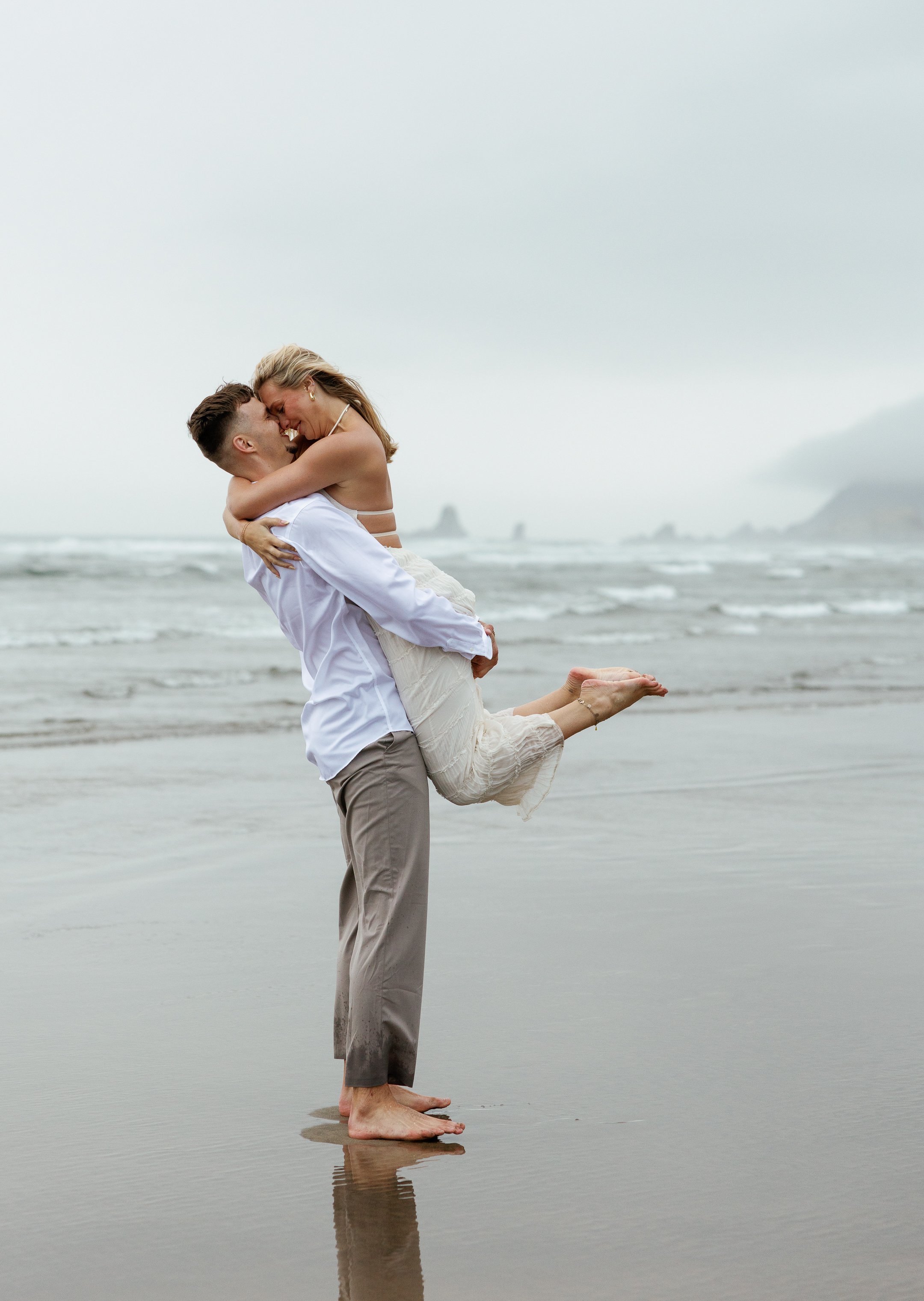 Megan_VanDoran_Photography_Cannon Beach_Oregon_Coast_Engagement-107.jpg