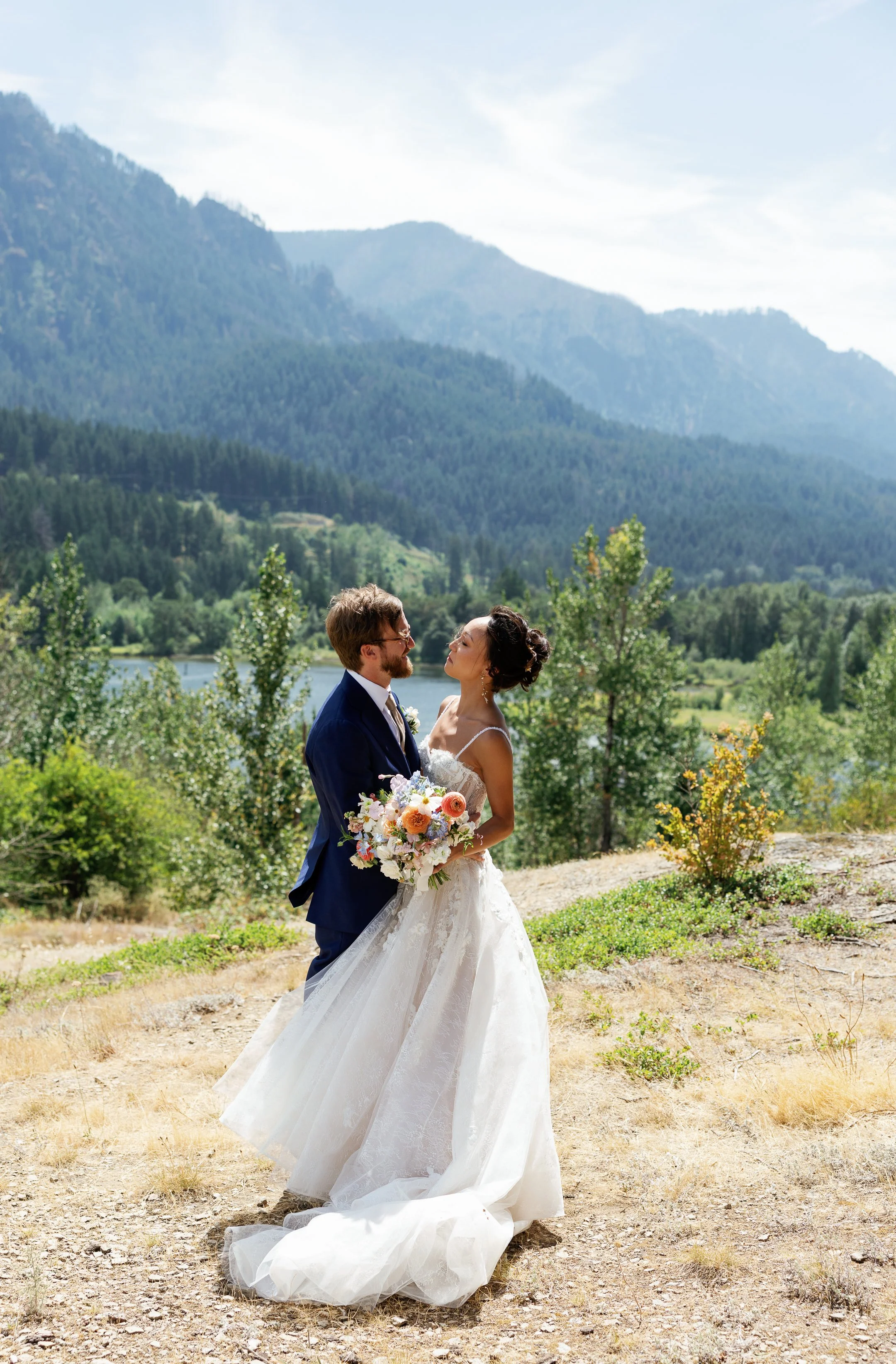 The_Ruins_Hood_River_Oregon_Wedding_Megan_VanDoran_Photography-86.jpg