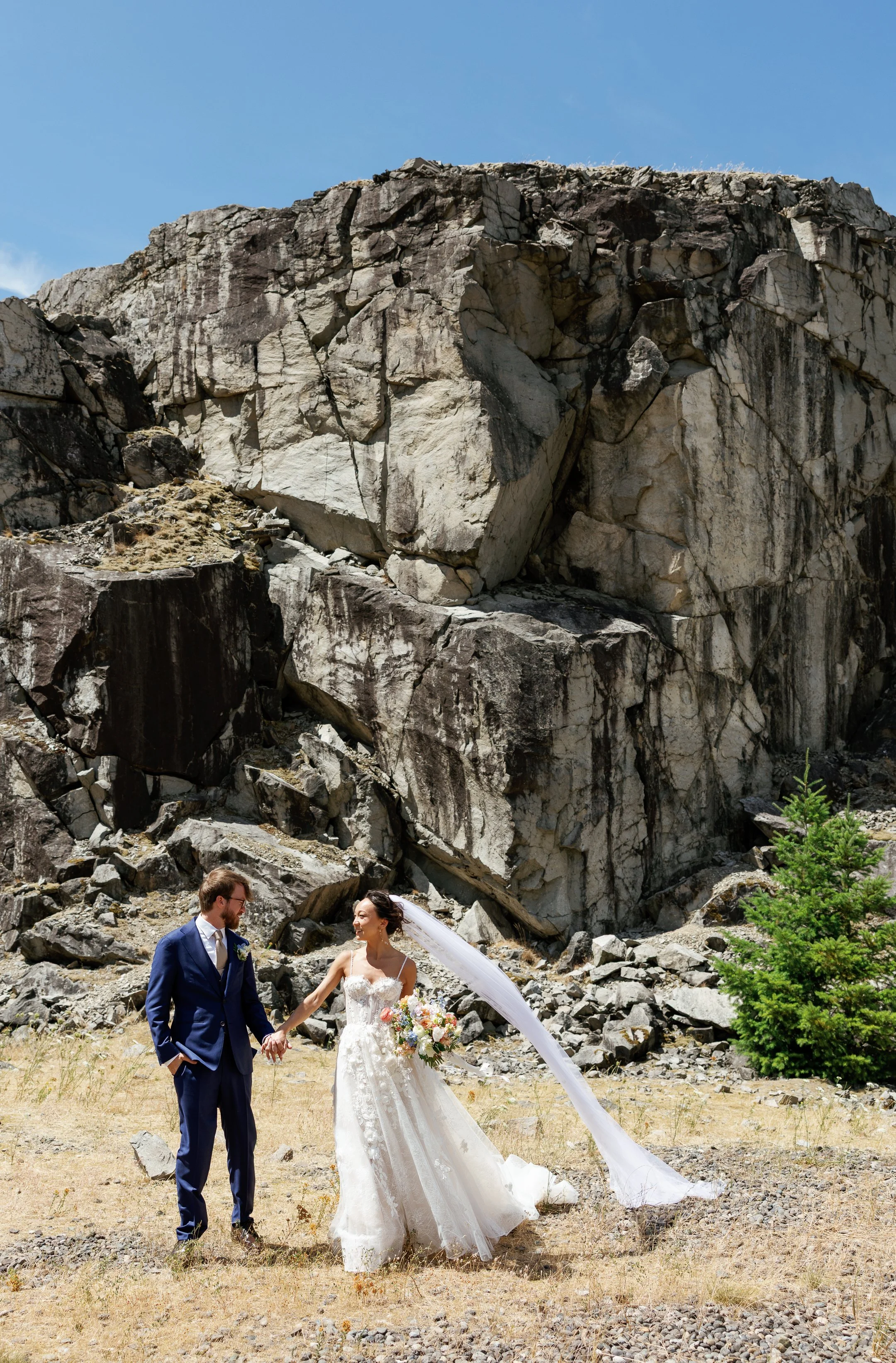 The_Ruins_Hood_River_Oregon_Wedding_Megan_VanDoran_Photography-68.jpg