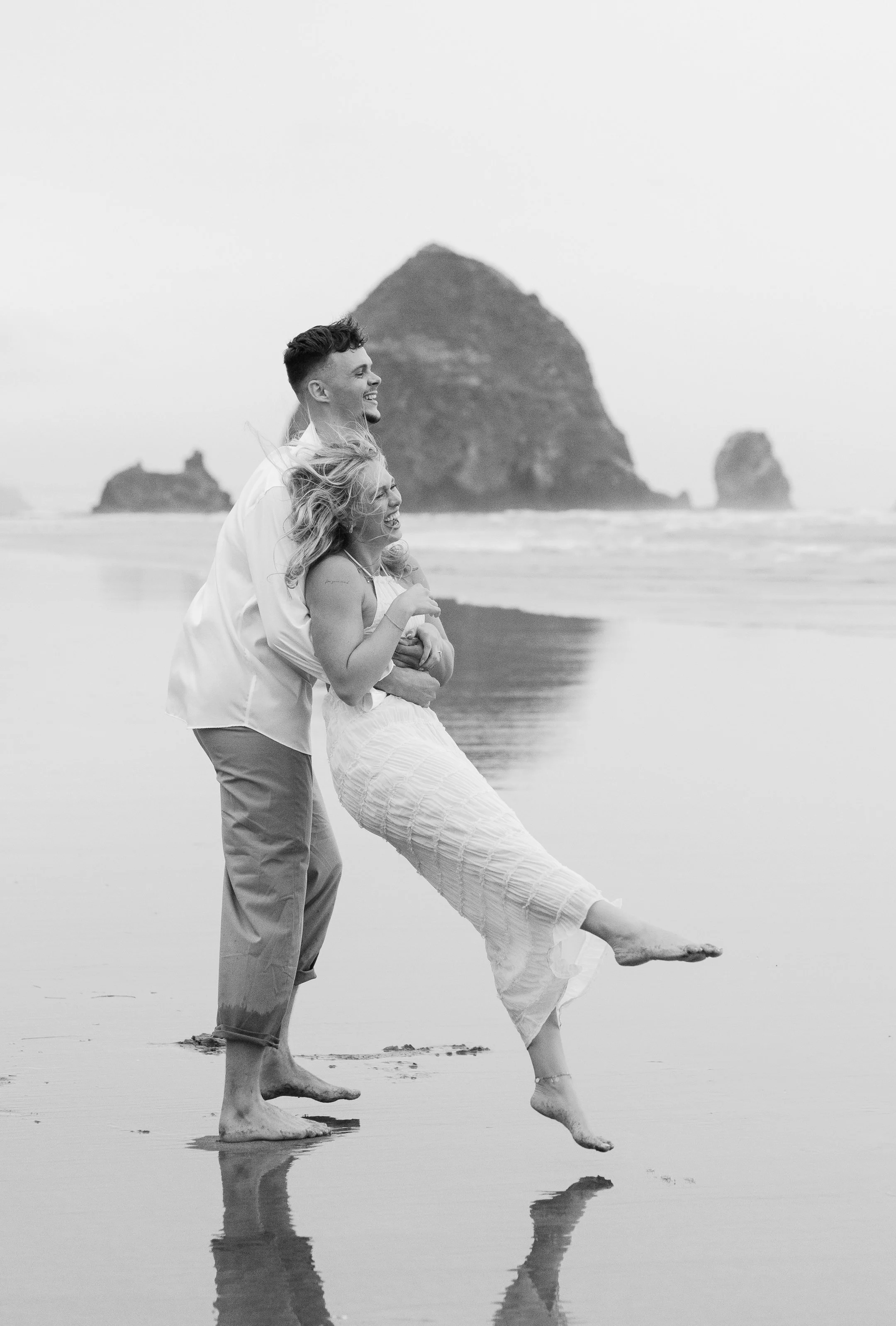 Megan_VanDoran_Photography_Cannon Beach_Oregon_Coast_Engagement-140.jpg