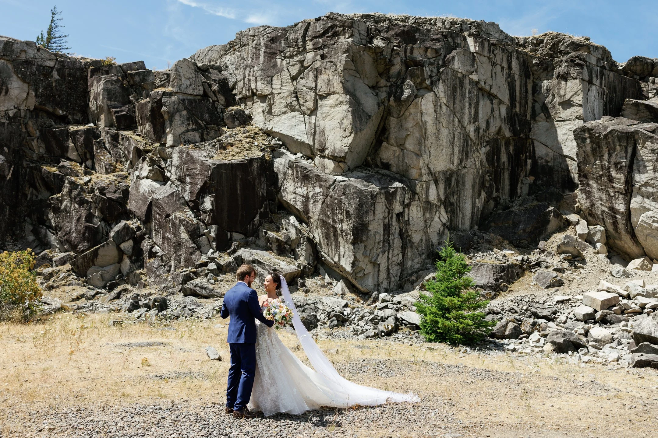 The_Ruins_Hood_River_Oregon_Wedding_Megan_VanDoran_Photography-72.jpg