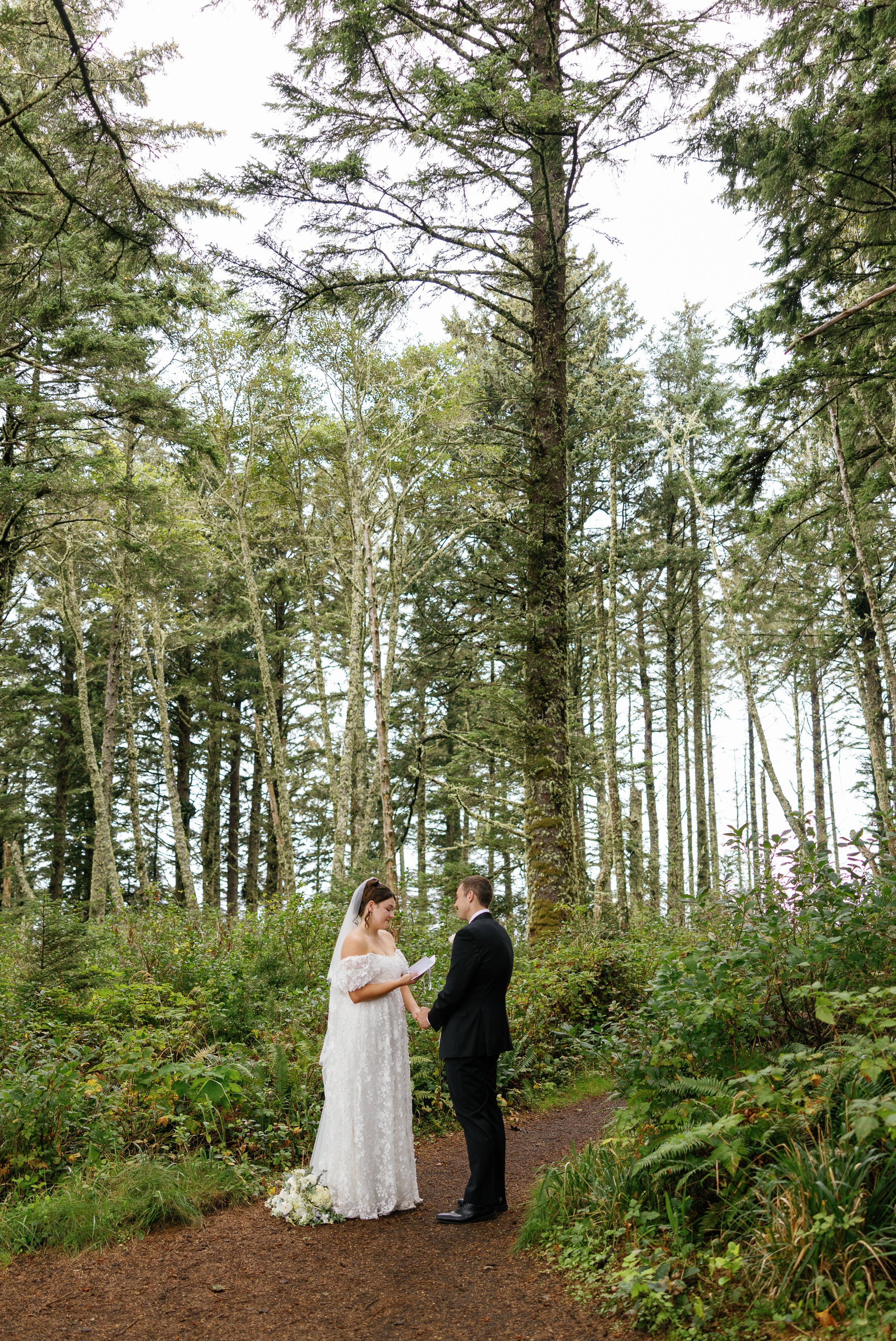 Oregon_Coast_Wedding_Megan_VanDoran_Photography-74.jpg