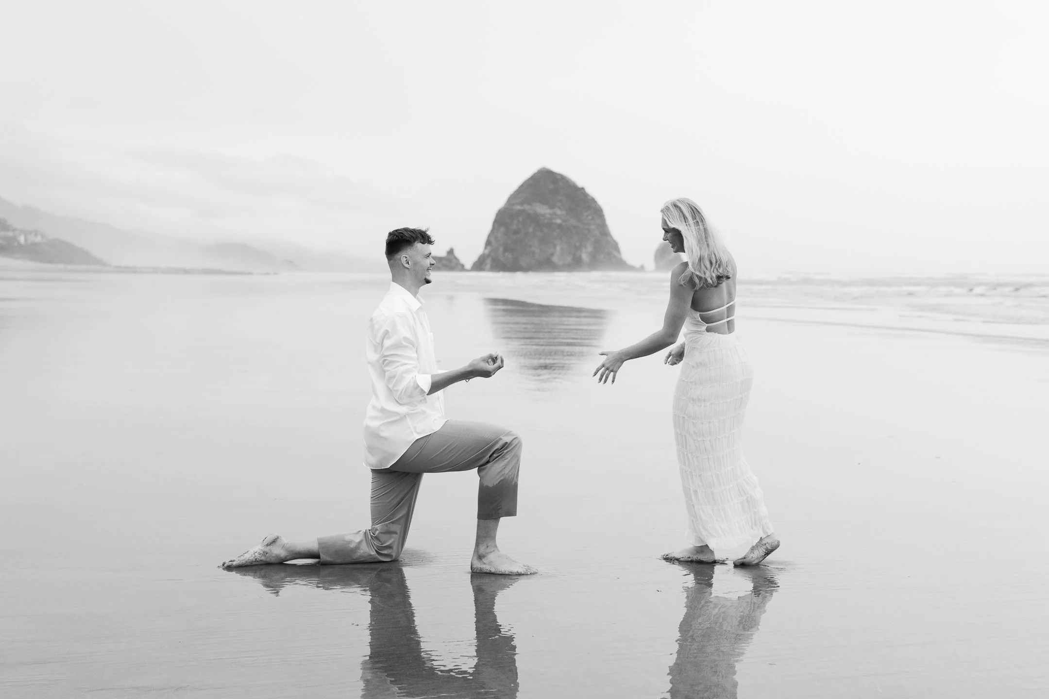 Megan_VanDoran_Photography_Cannon Beach_Oregon_Coast_Engagement-153.jpg