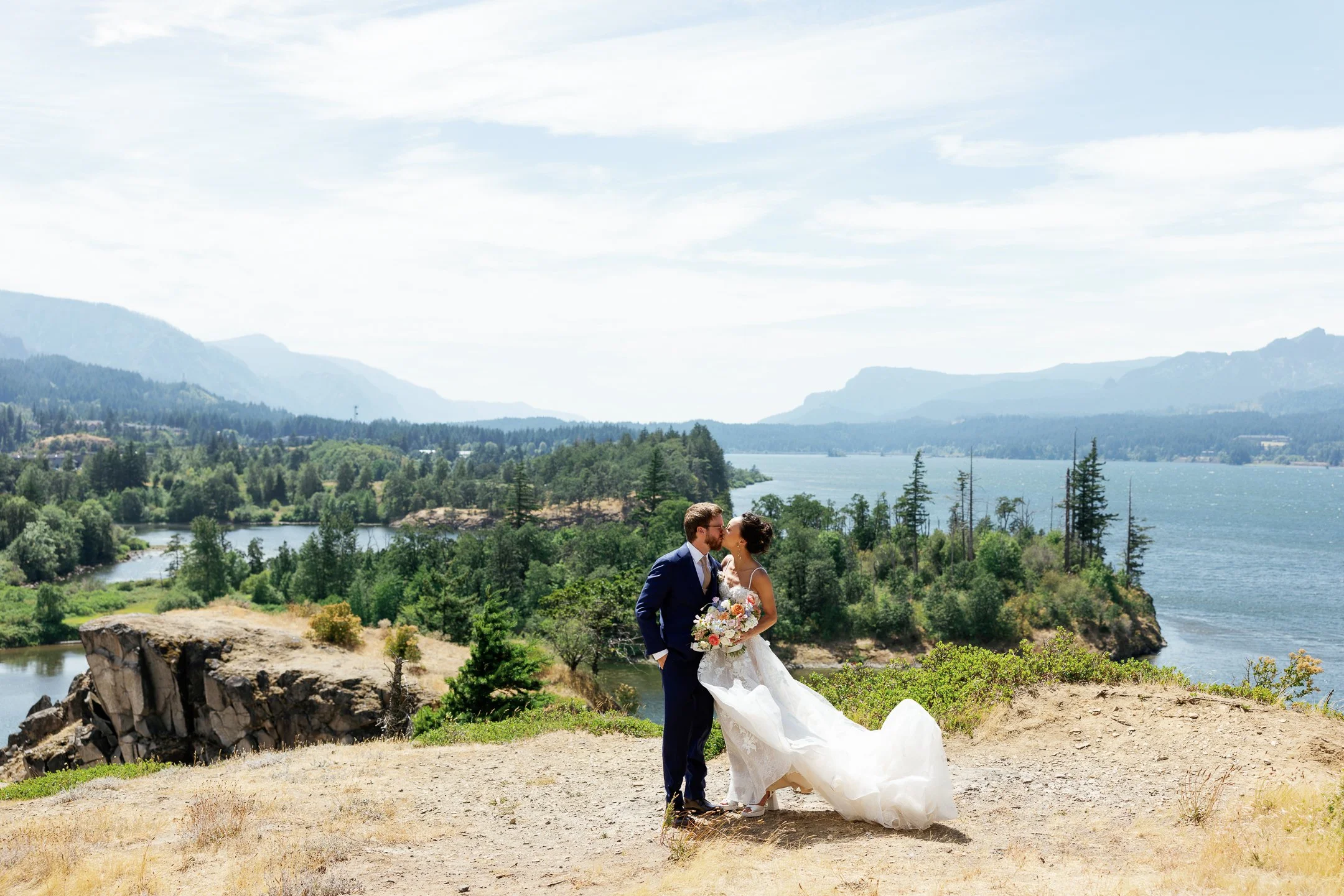The_Ruins_Hood_River_Oregon_Wedding_Megan_VanDoran_Photography-93.jpg