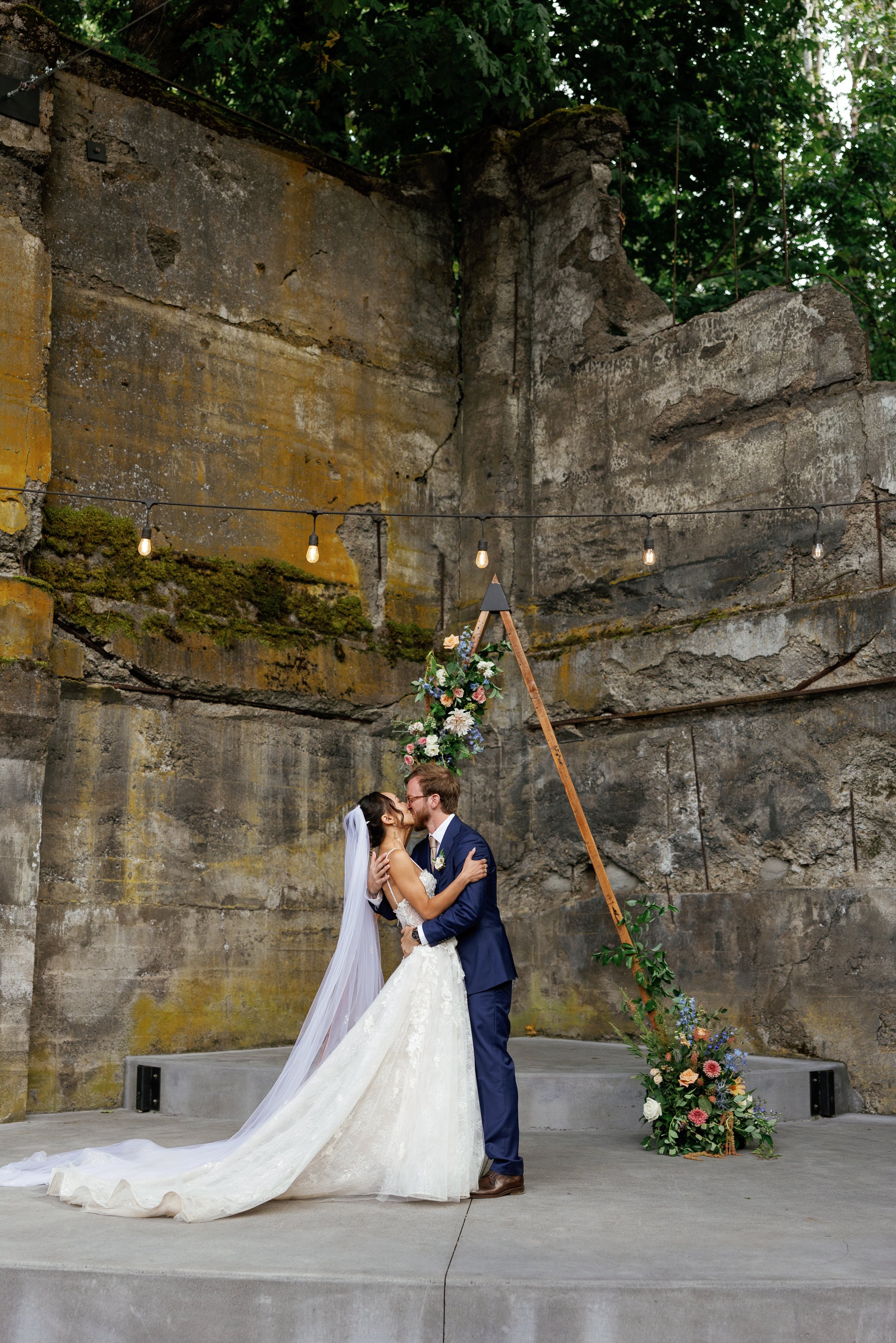 The_Ruins_Hood_River_Oregon_Wedding_Megan_VanDoran_Photography-172.jpg