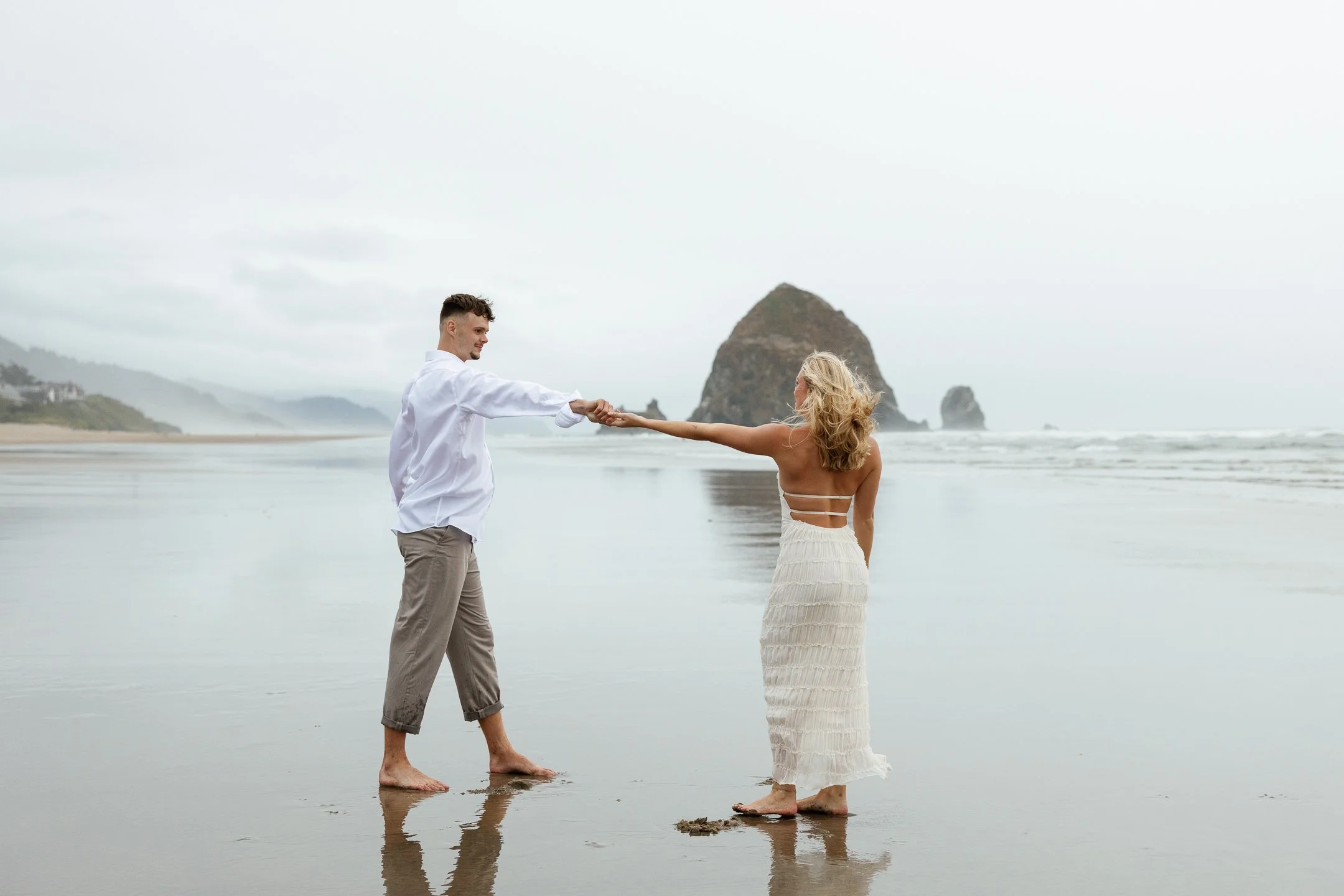 Megan_VanDoran_Photography_Cannon Beach_Oregon_Coast_Engagement-118.jpg