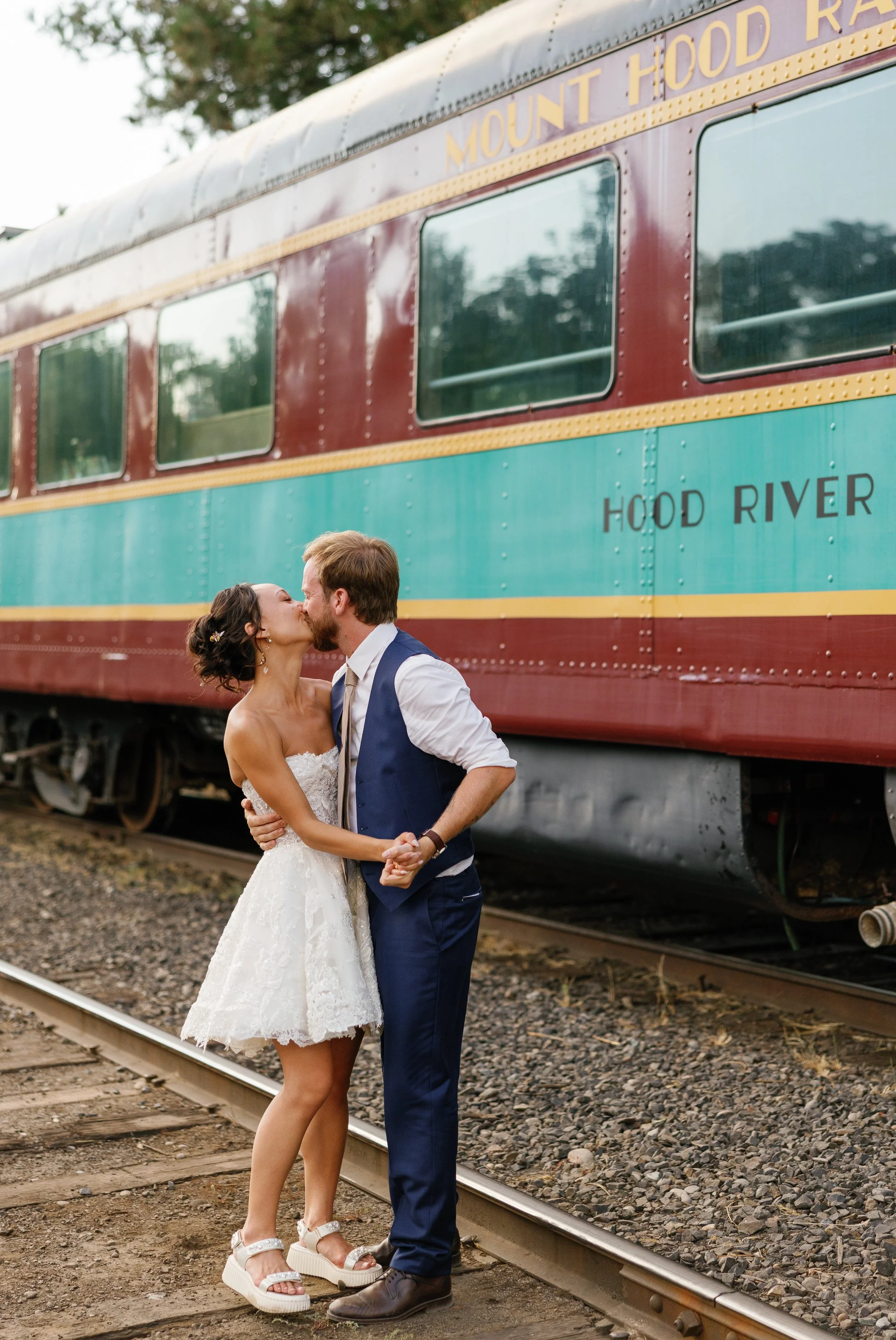 The_Ruins_Hood_River_Oregon_Wedding_Megan_VanDoran_Photography-346.jpg